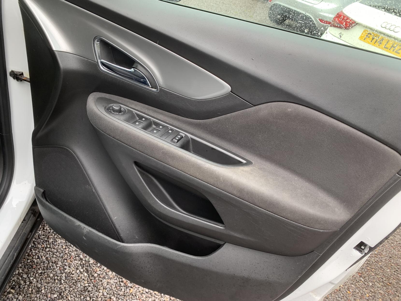 Vauxhall Mokka 1.6 Exclusiv SUV 5dr Petrol Manual 2WD Euro 5 (s/s) (115 ps)