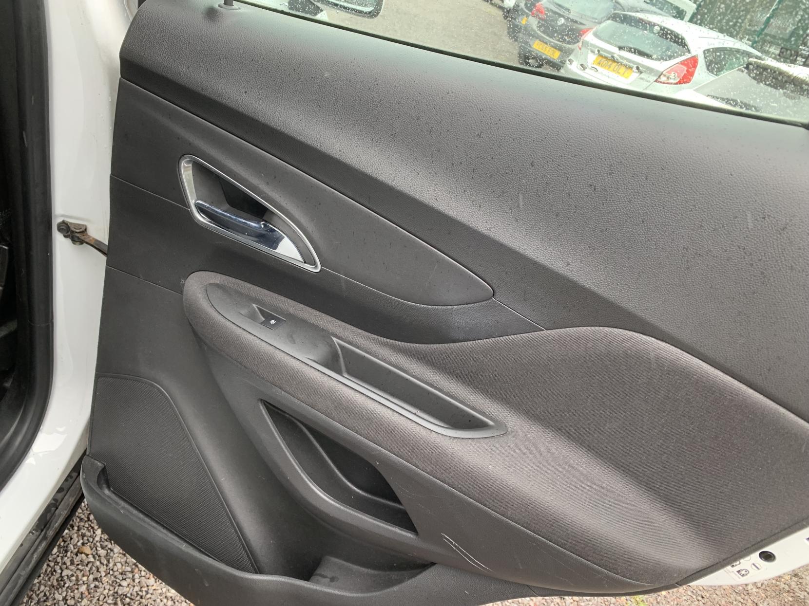 Vauxhall Mokka 1.6 Exclusiv SUV 5dr Petrol Manual 2WD Euro 5 (s/s) (115 ps)