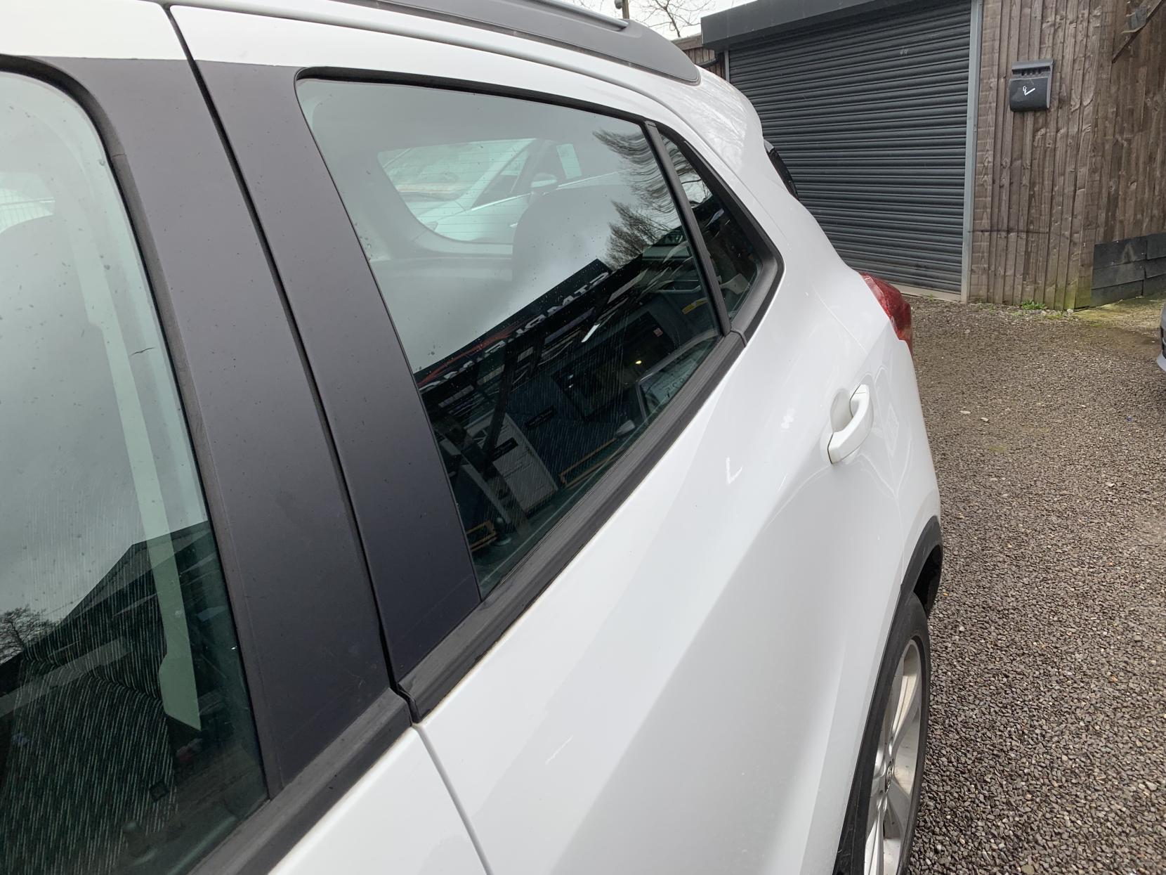 Vauxhall Mokka 1.6 Exclusiv SUV 5dr Petrol Manual 2WD Euro 5 (s/s) (115 ps)