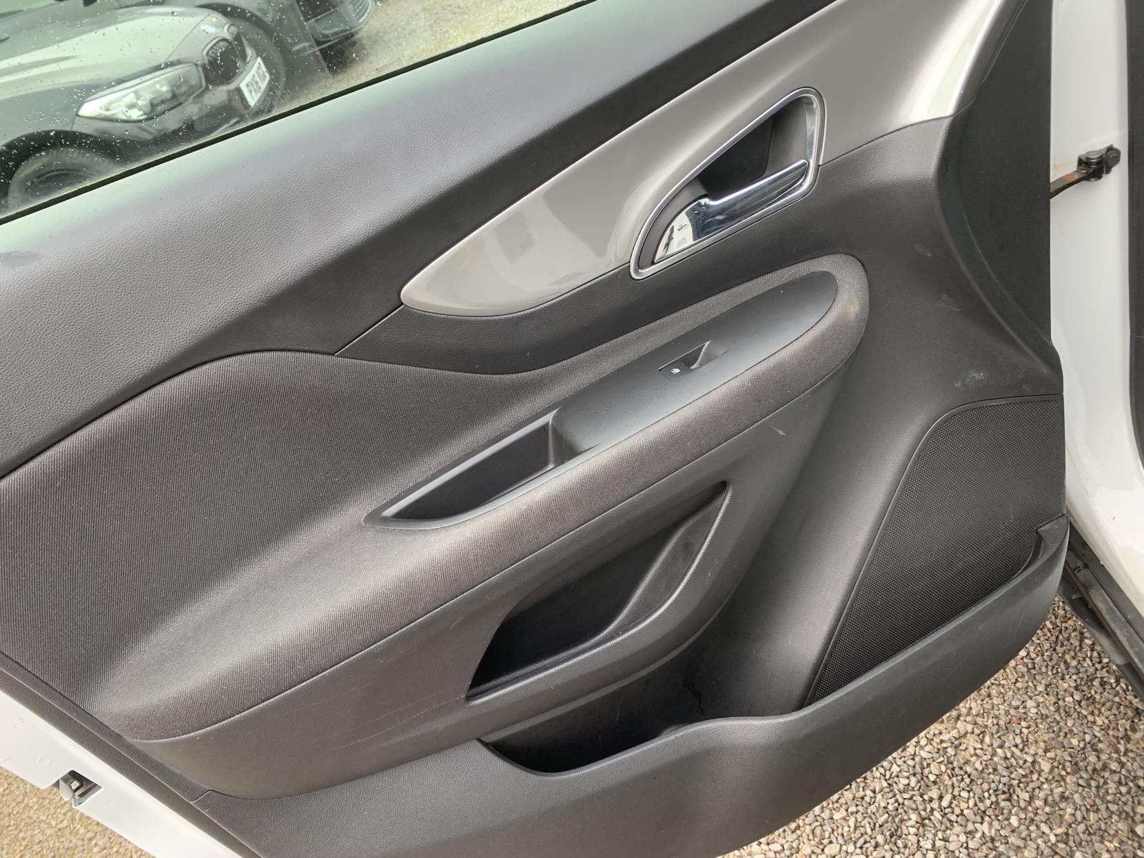 Vauxhall Mokka 1.6 Exclusiv SUV 5dr Petrol Manual 2WD Euro 5 (s/s) (115 ps)