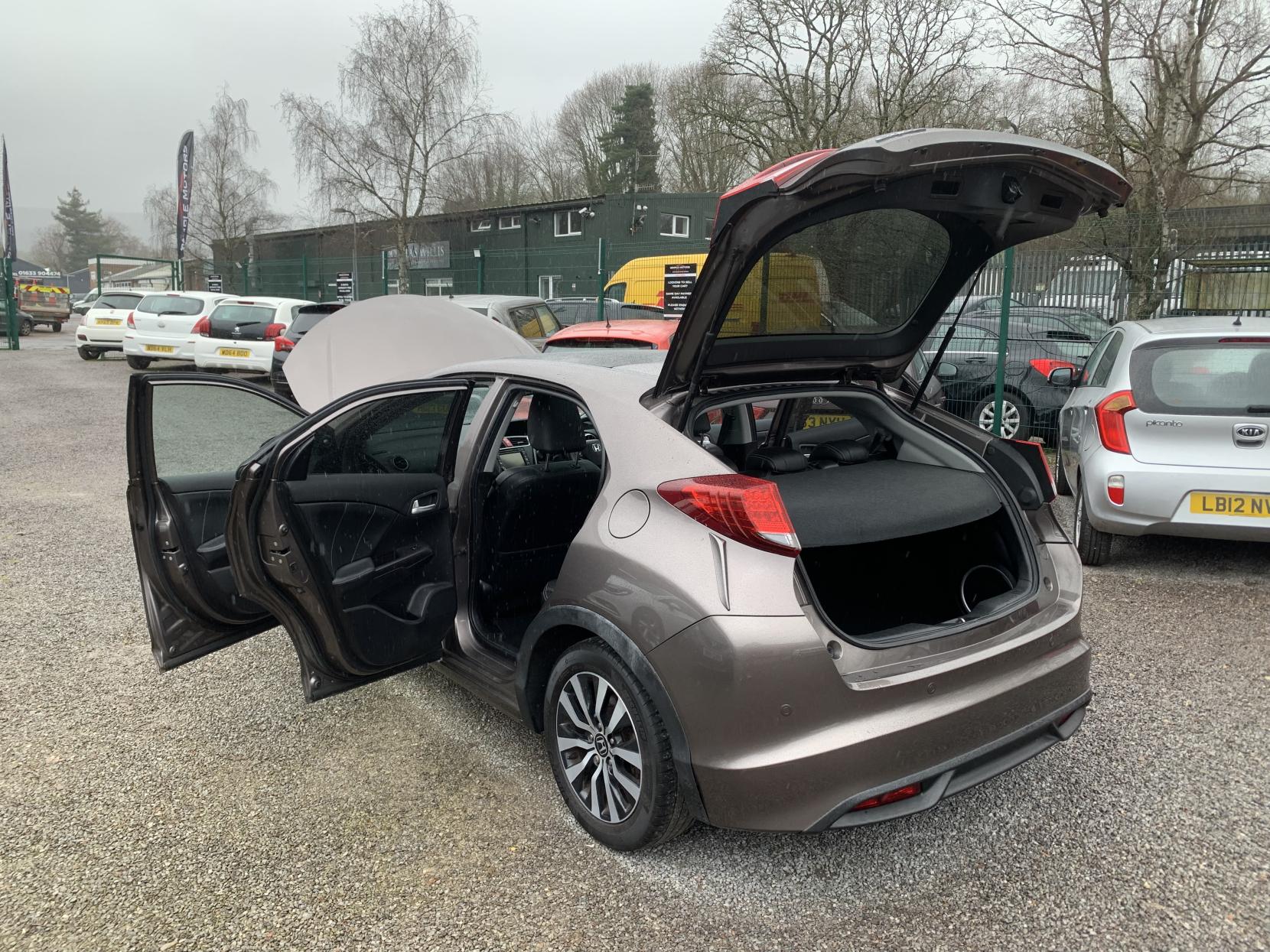 Honda Civic 1.6 i-DTEC SR Hatchback 5dr Diesel Manual Euro 5 (s/s) (120 ps)