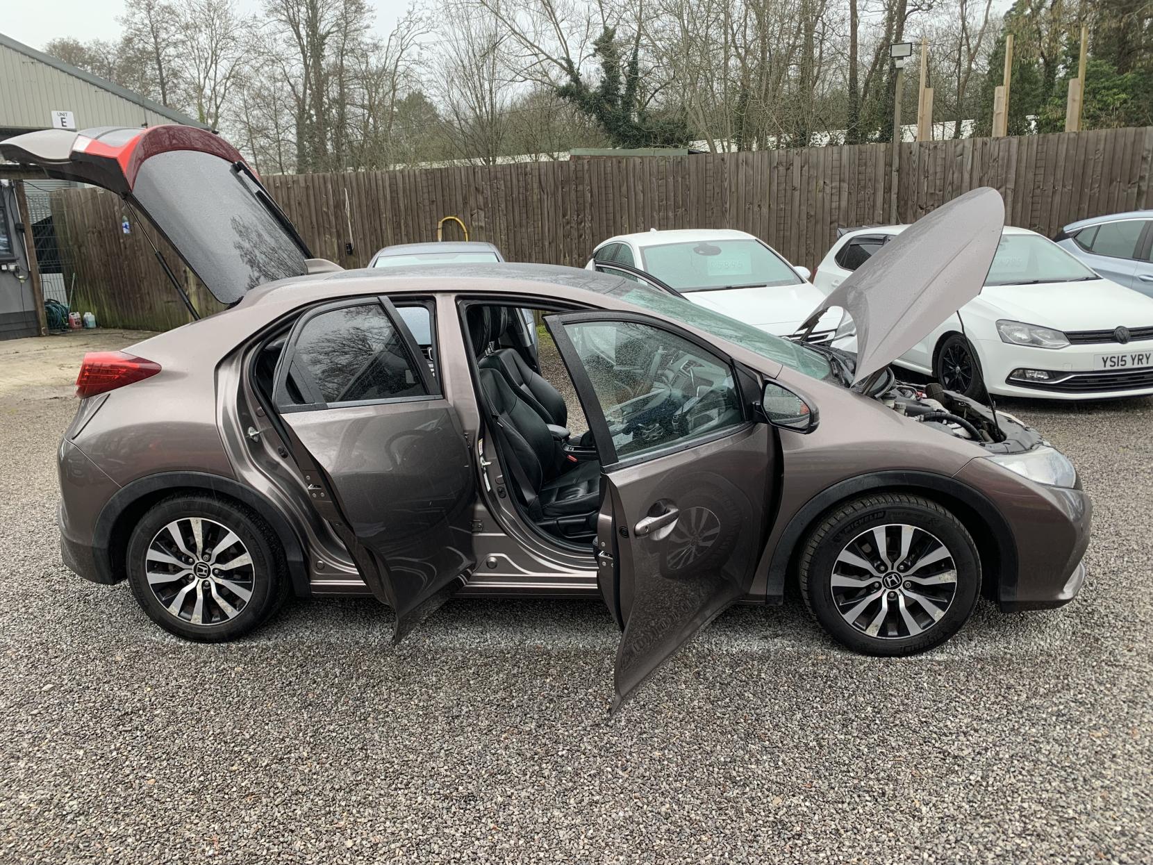 Honda Civic 1.6 i-DTEC SR Hatchback 5dr Diesel Manual Euro 5 (s/s) (120 ps)