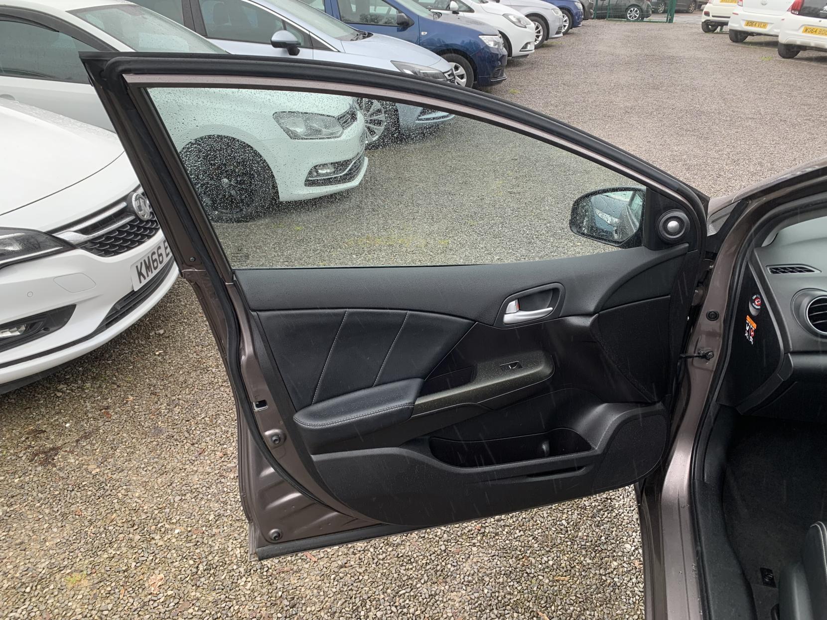 Honda Civic 1.6 i-DTEC SR Hatchback 5dr Diesel Manual Euro 5 (s/s) (120 ps)