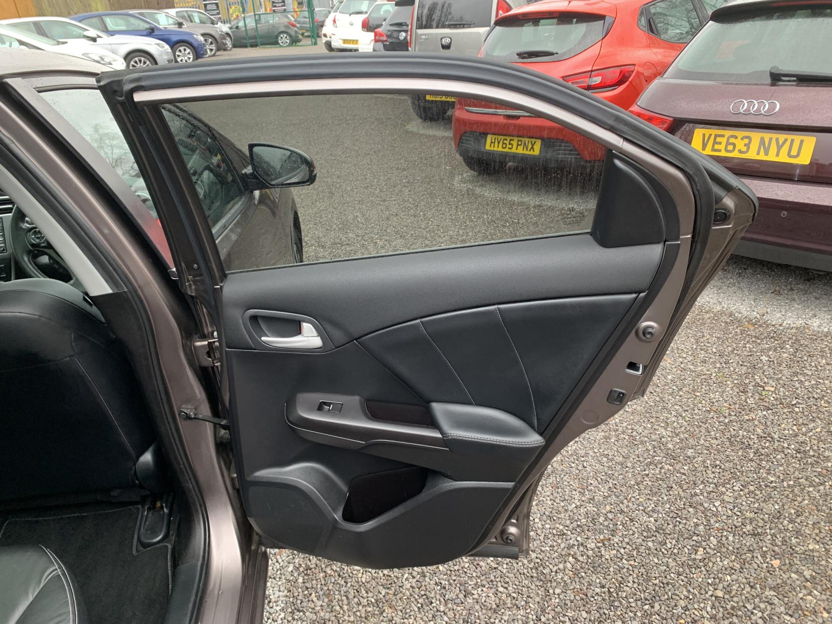 Honda Civic 1.6 i-DTEC SR Hatchback 5dr Diesel Manual Euro 5 (s/s) (120 ps)