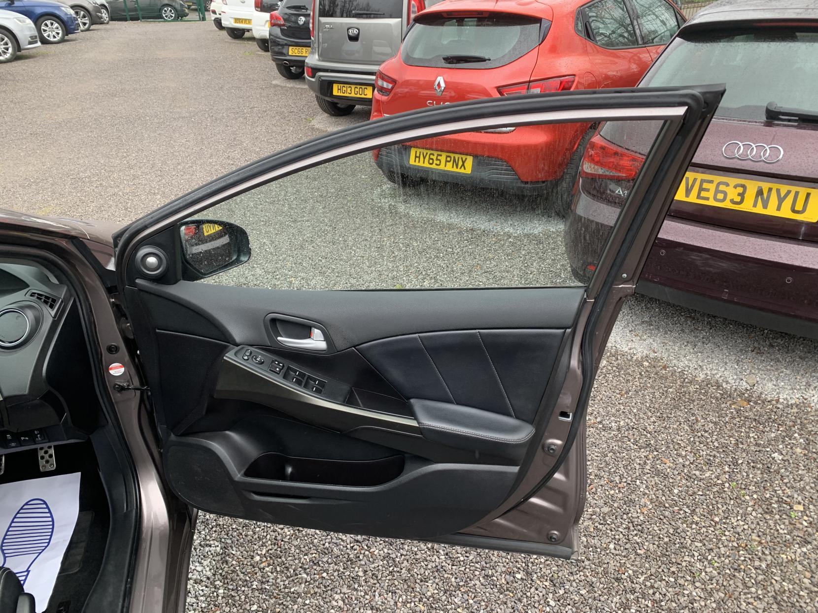 Honda Civic 1.6 i-DTEC SR Hatchback 5dr Diesel Manual Euro 5 (s/s) (120 ps)