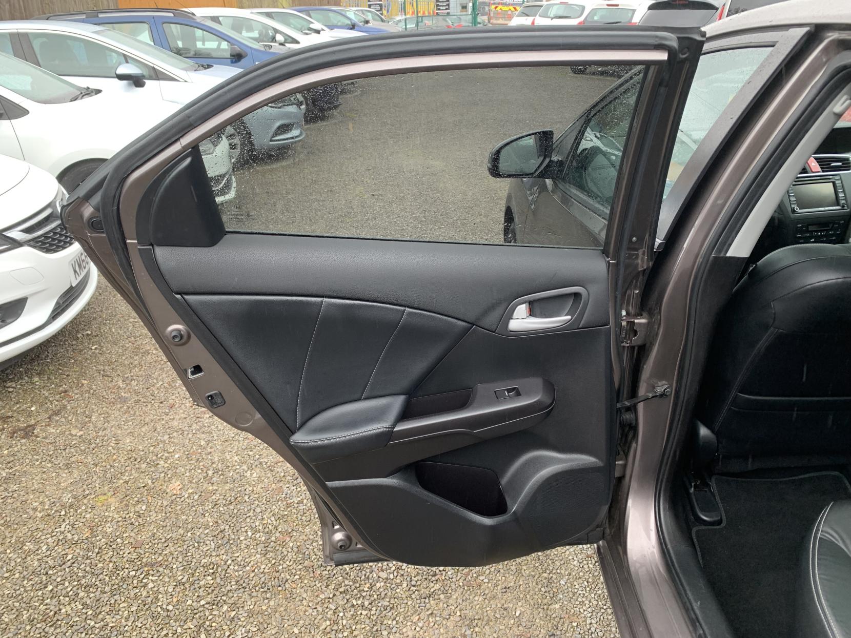 Honda Civic 1.6 i-DTEC SR Hatchback 5dr Diesel Manual Euro 5 (s/s) (120 ps)