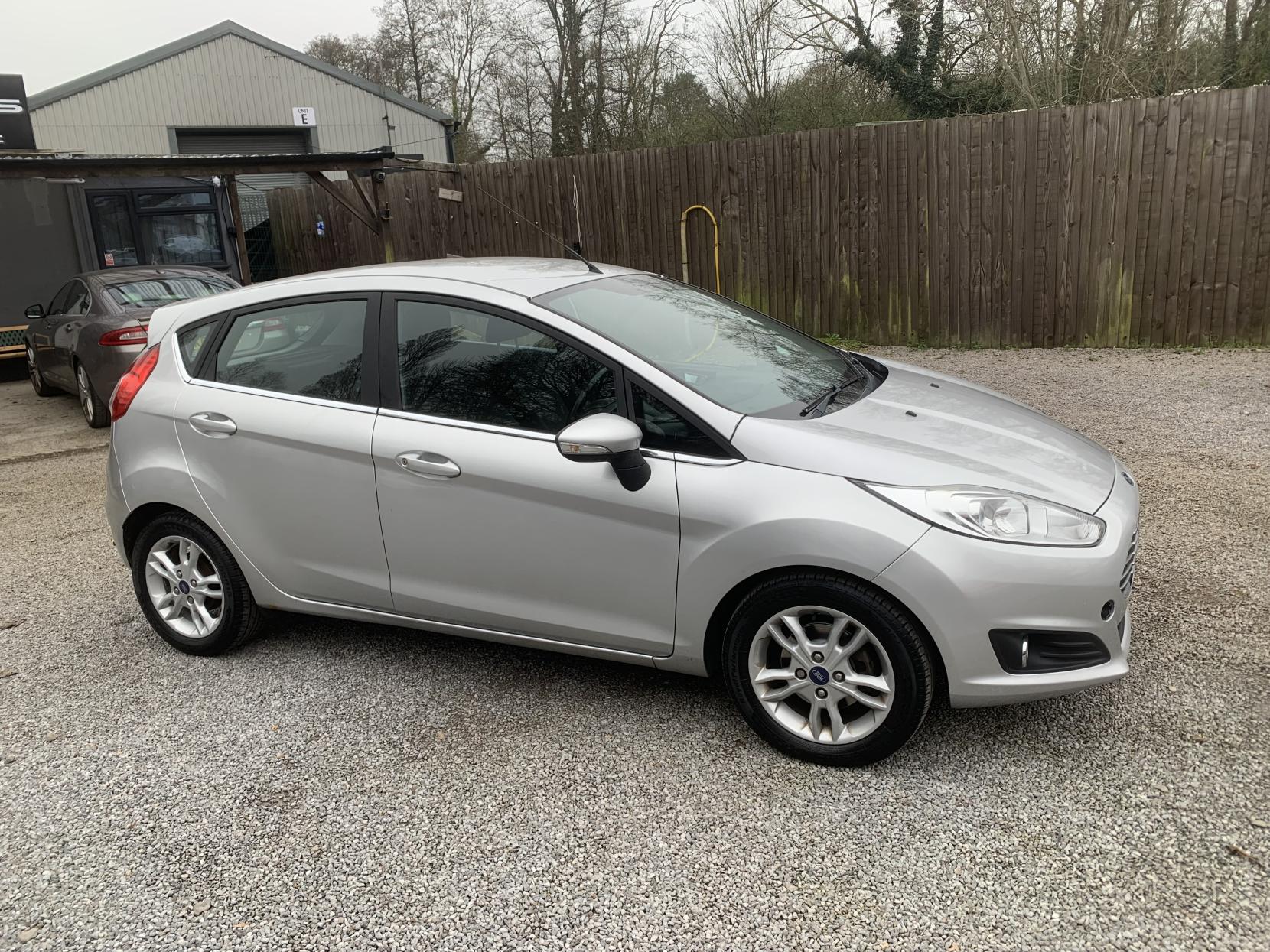 Ford Fiesta 1.25 Zetec Hatchback 5dr Petrol Manual Euro 5 (82 ps)