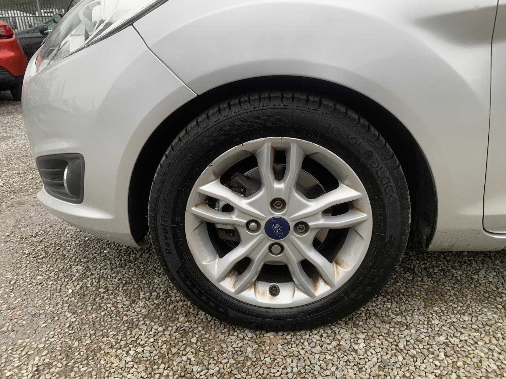 Ford Fiesta 1.25 Zetec Hatchback 5dr Petrol Manual Euro 5 (82 ps)