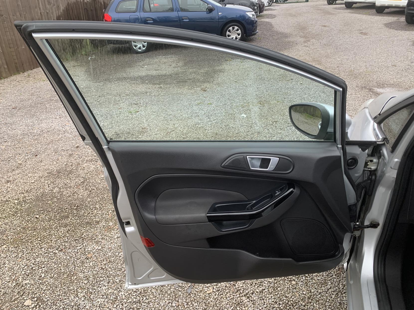 Ford Fiesta 1.25 Zetec Hatchback 5dr Petrol Manual Euro 5 (82 ps)