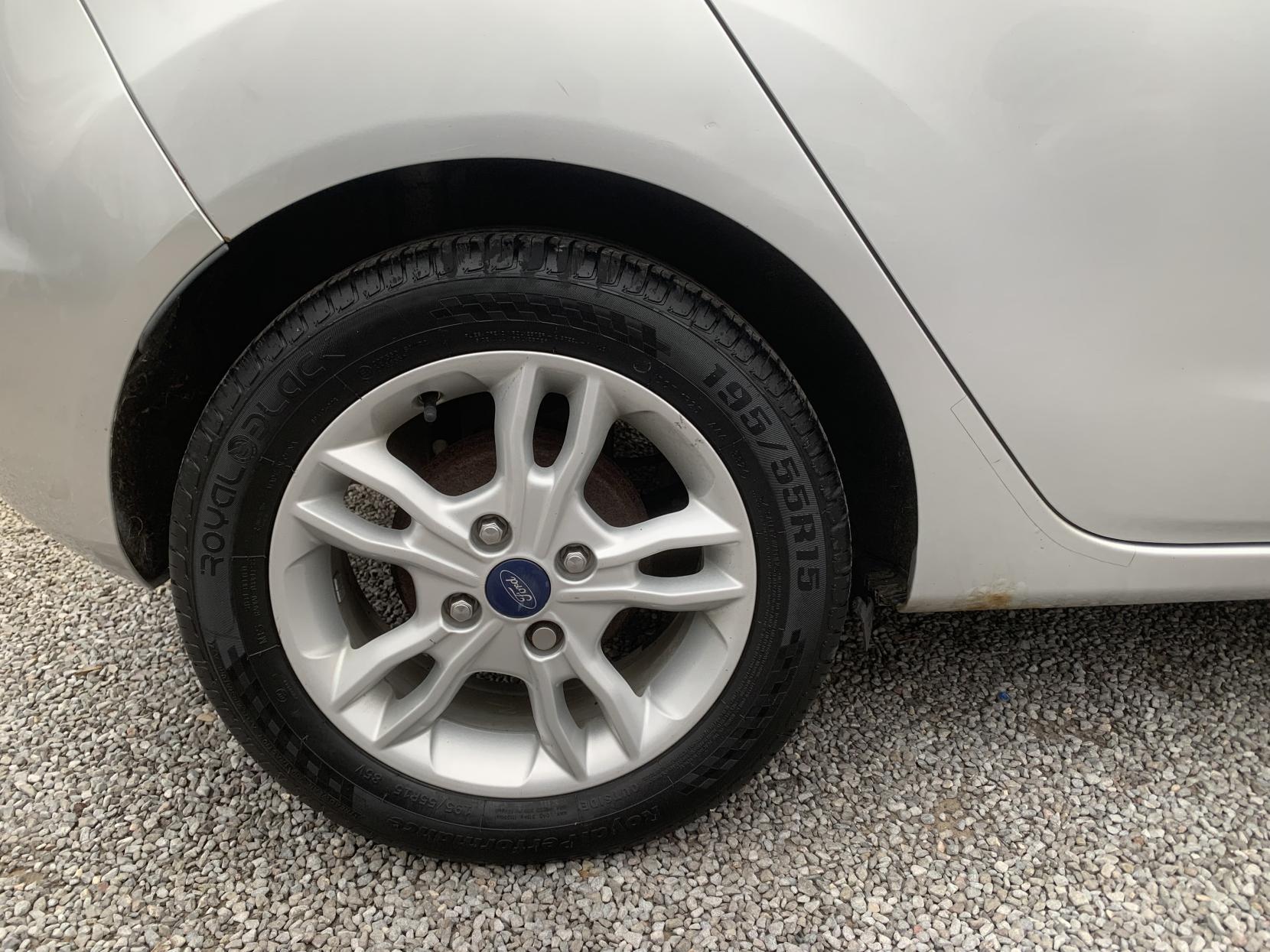 Ford Fiesta 1.25 Zetec Hatchback 5dr Petrol Manual Euro 5 (82 ps)