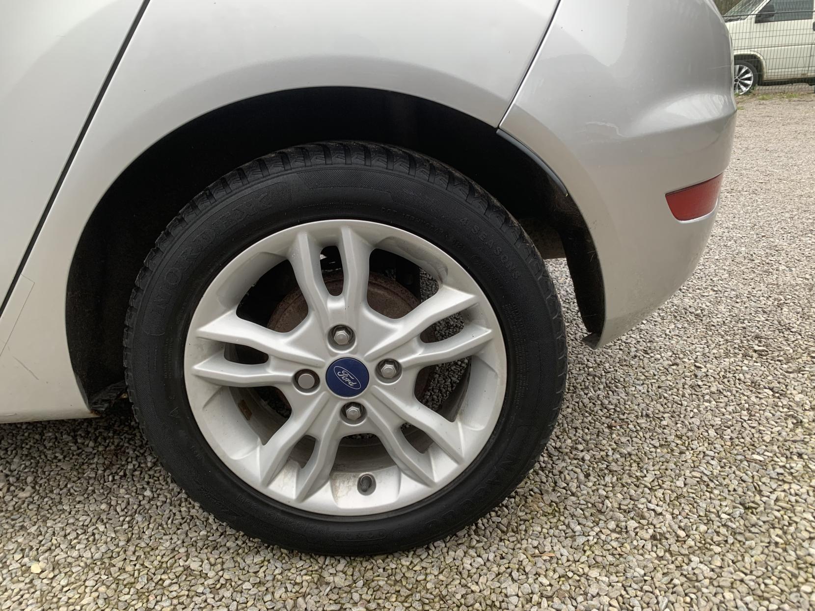 Ford Fiesta 1.25 Zetec Hatchback 5dr Petrol Manual Euro 5 (82 ps)