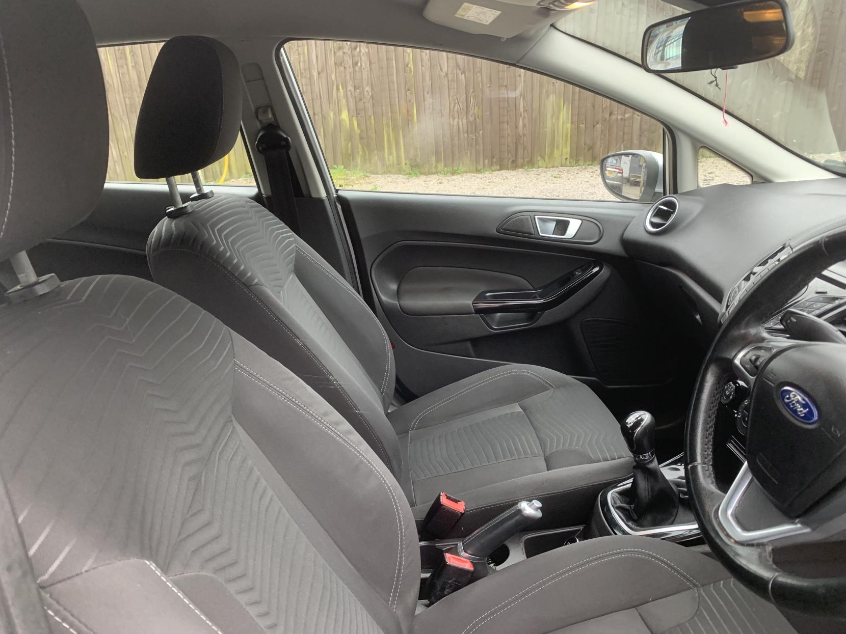 Ford Fiesta 1.25 Zetec Hatchback 5dr Petrol Manual Euro 5 (82 ps)