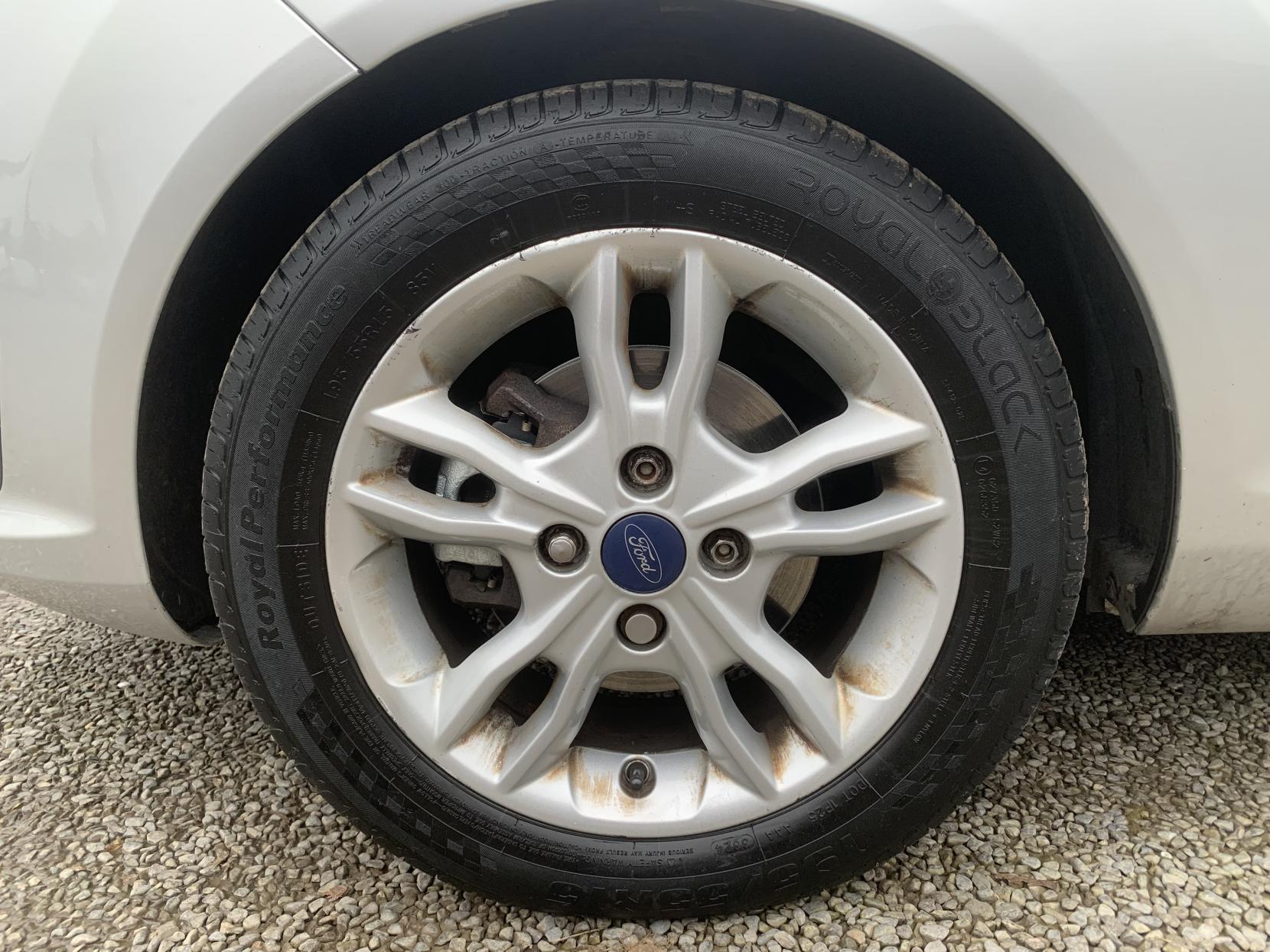 Ford Fiesta 1.25 Zetec Hatchback 5dr Petrol Manual Euro 5 (82 ps)