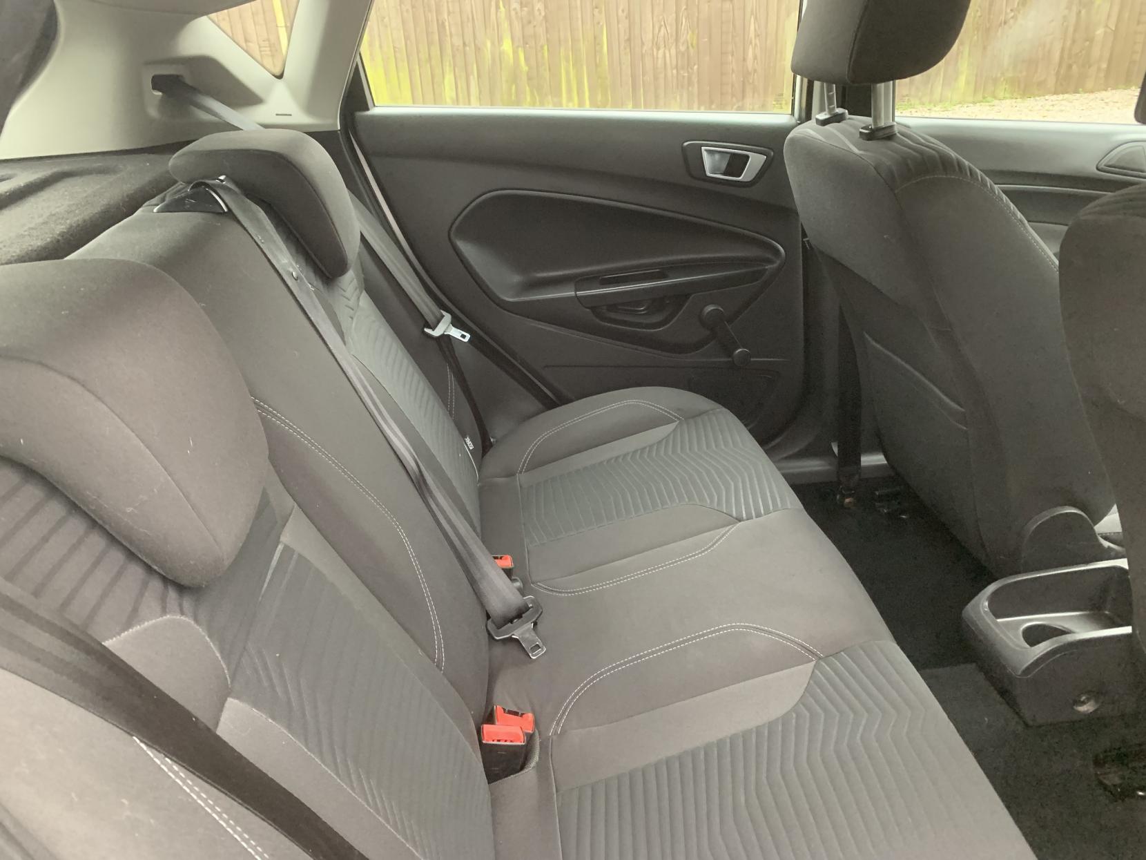 Ford Fiesta 1.25 Zetec Hatchback 5dr Petrol Manual Euro 5 (82 ps)