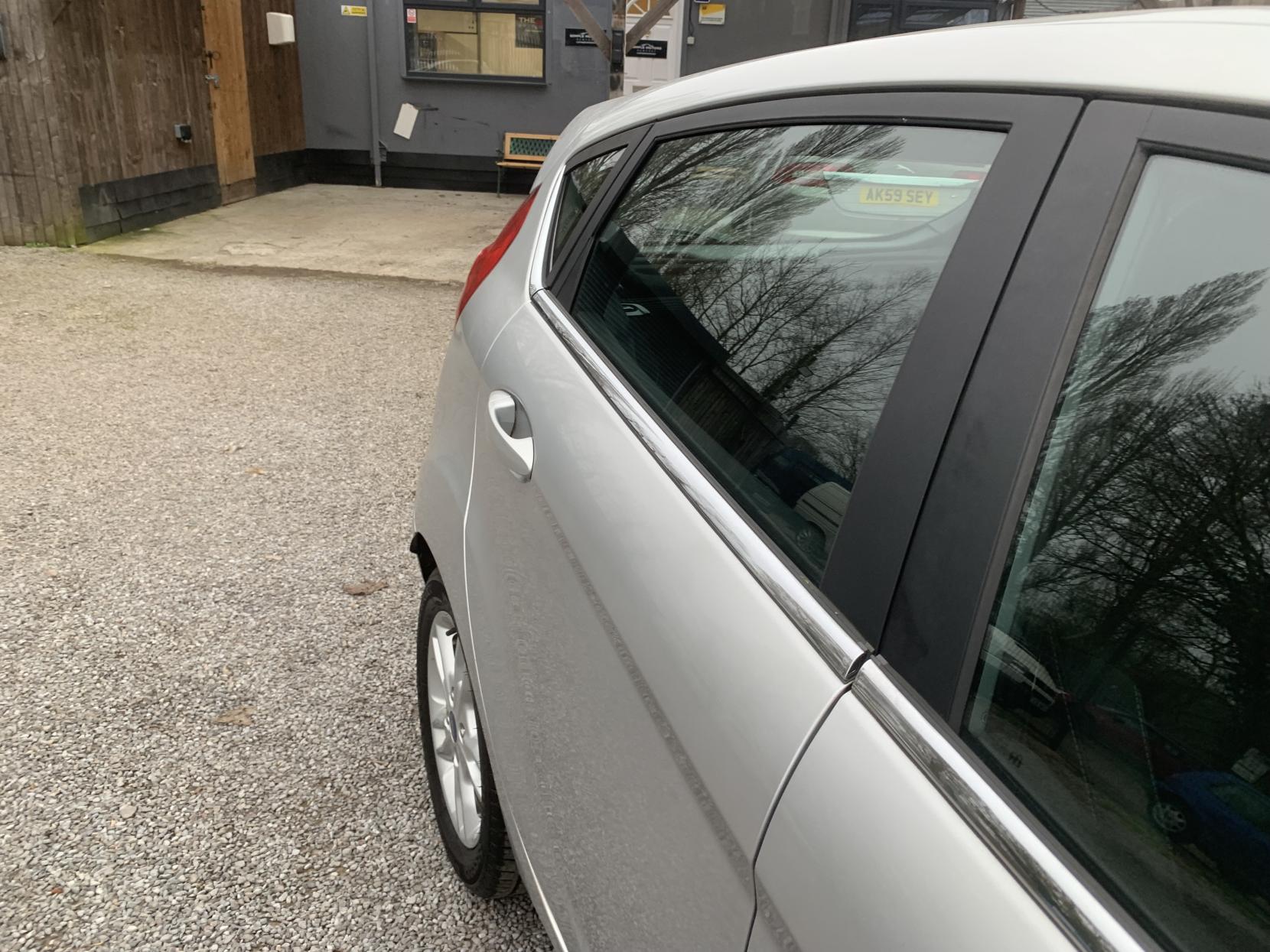 Ford Fiesta 1.25 Zetec Hatchback 5dr Petrol Manual Euro 5 (82 ps)