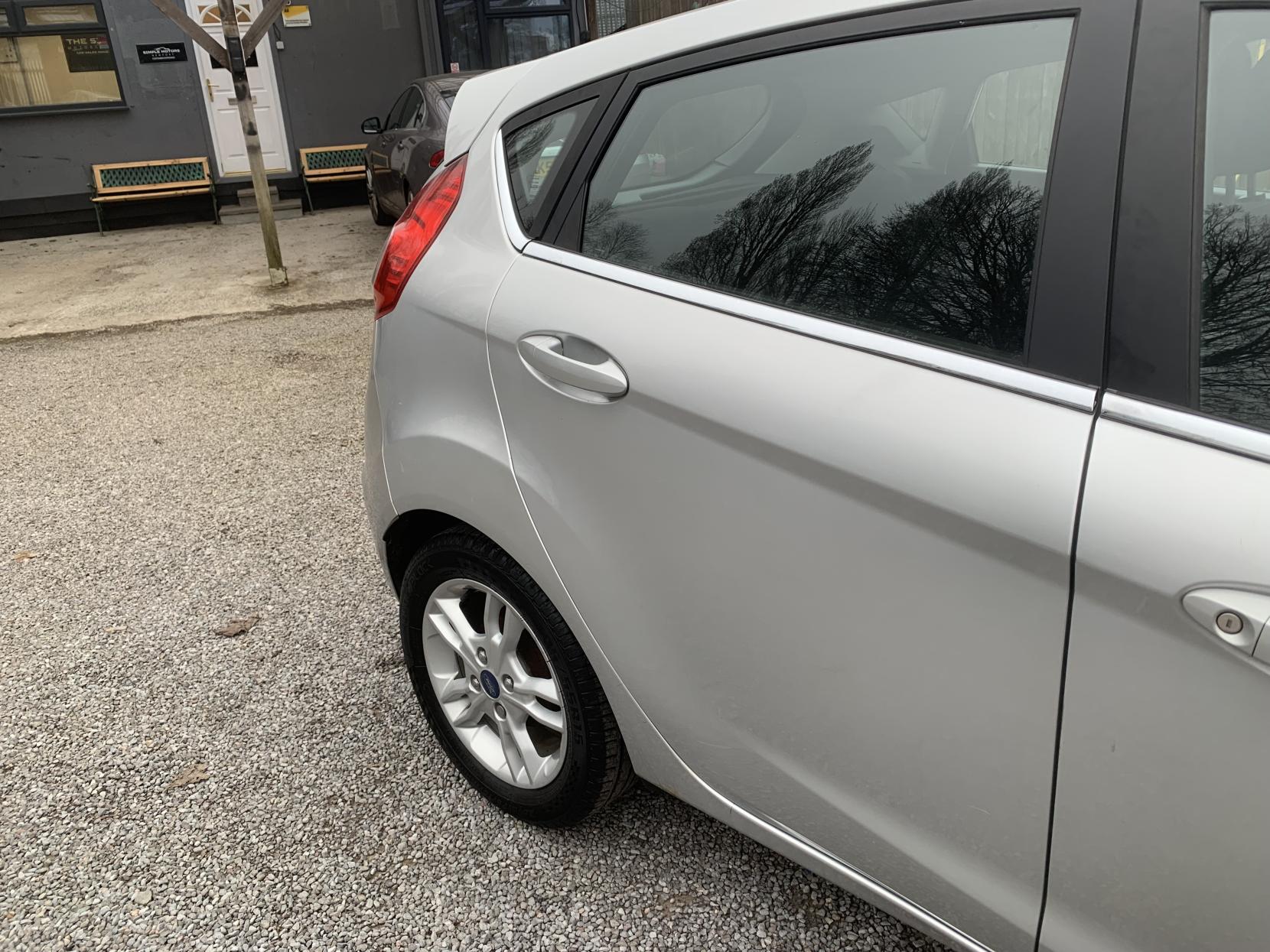 Ford Fiesta 1.25 Zetec Hatchback 5dr Petrol Manual Euro 5 (82 ps)