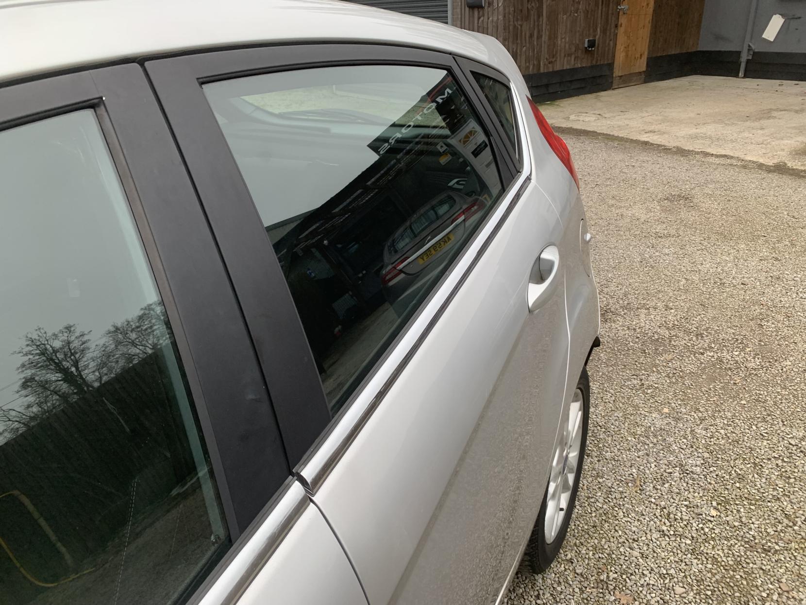 Ford Fiesta 1.25 Zetec Hatchback 5dr Petrol Manual Euro 5 (82 ps)