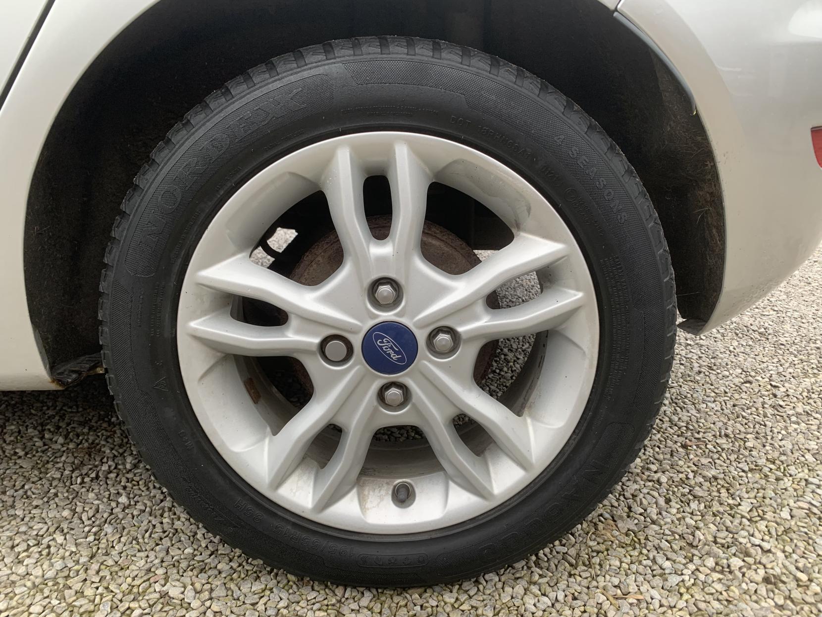 Ford Fiesta 1.25 Zetec Hatchback 5dr Petrol Manual Euro 5 (82 ps)