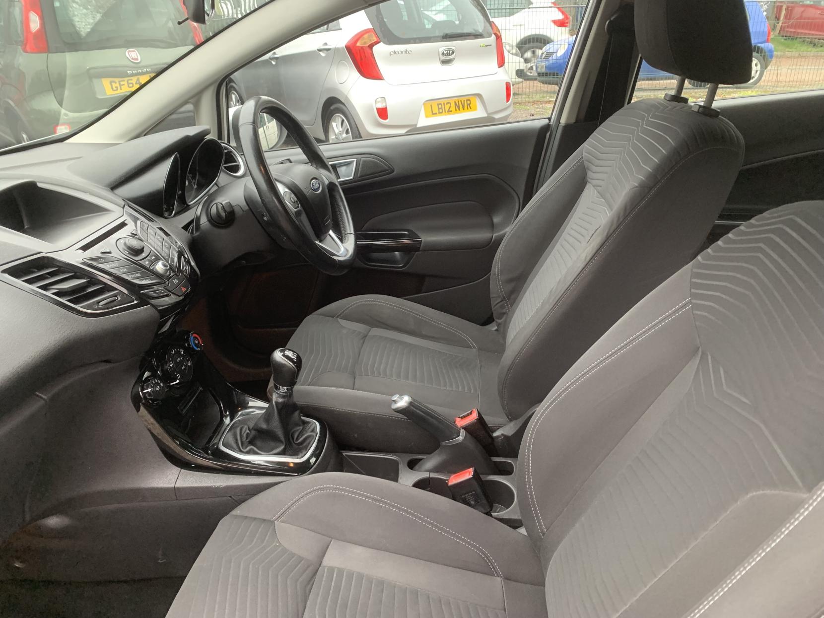 Ford Fiesta 1.25 Zetec Hatchback 5dr Petrol Manual Euro 5 (82 ps)