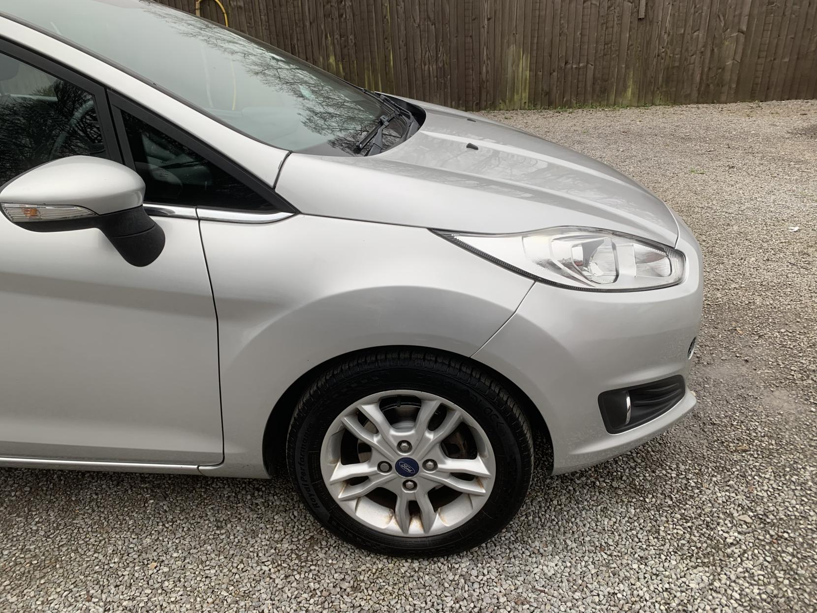 Ford Fiesta 1.25 Zetec Hatchback 5dr Petrol Manual Euro 5 (82 ps)