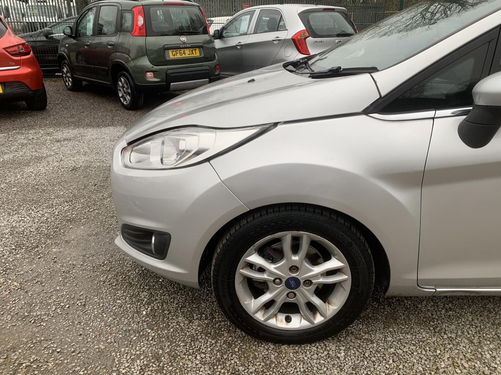 Ford Fiesta 1.25 Zetec Hatchback 5dr Petrol Manual Euro 5 (82 ps)