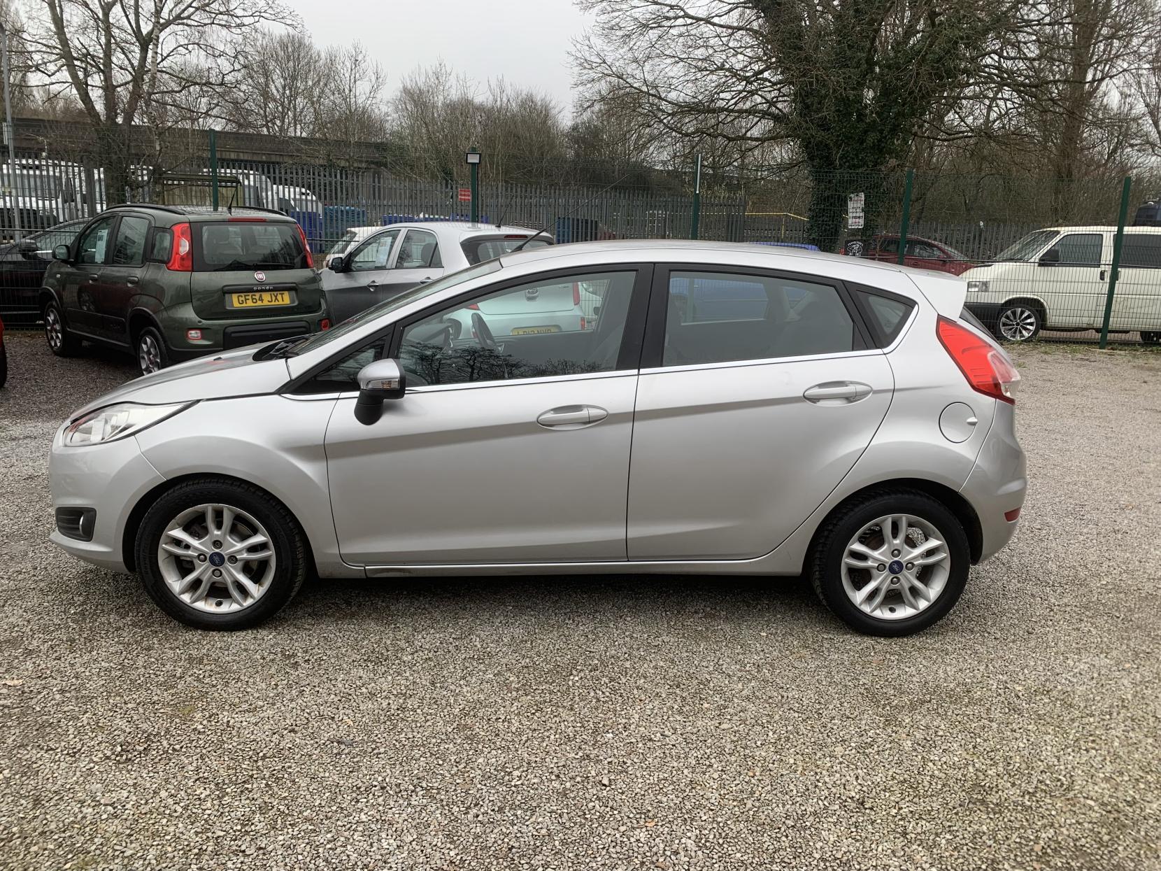 Ford Fiesta 1.25 Zetec Hatchback 5dr Petrol Manual Euro 5 (82 ps)