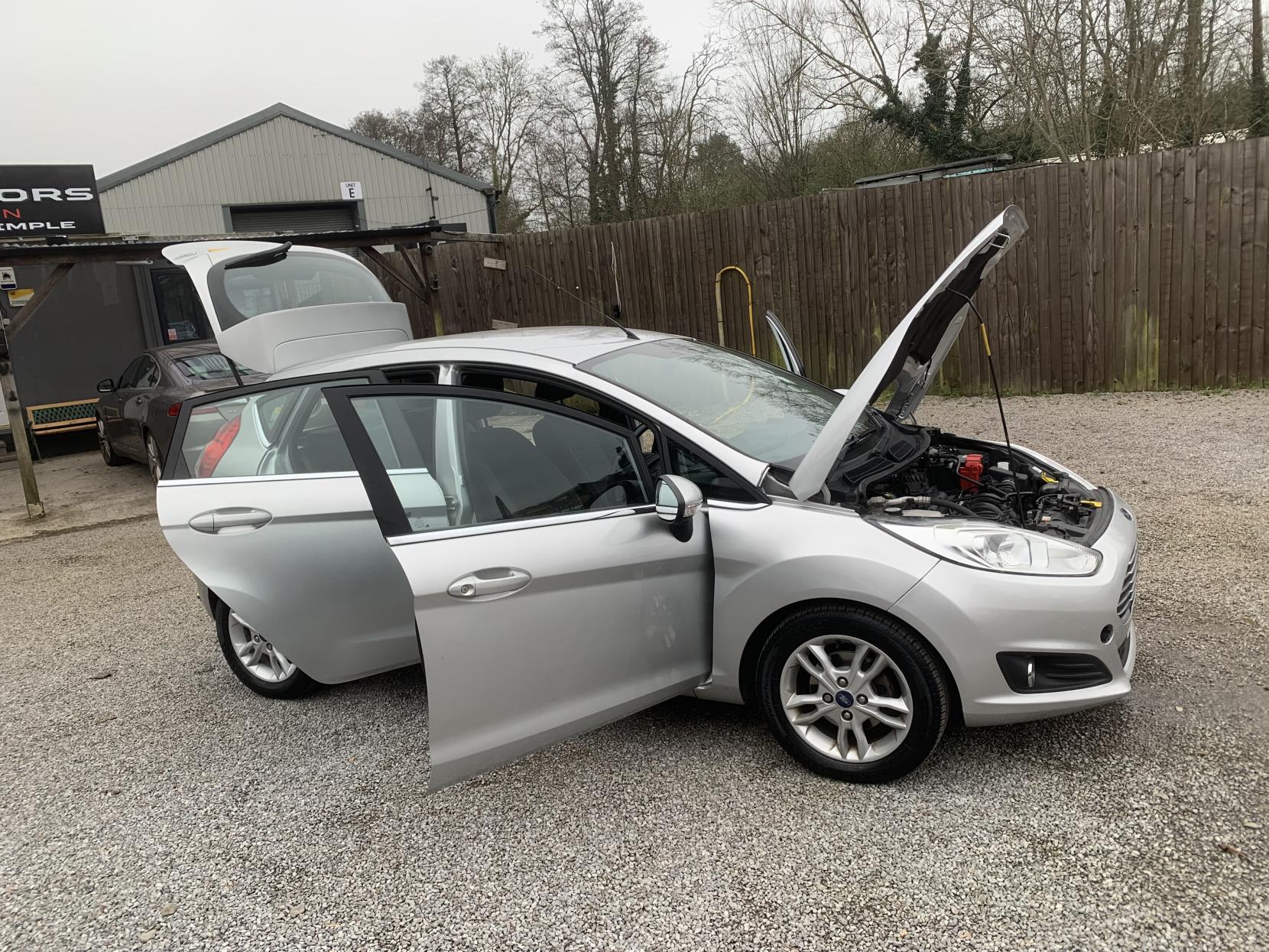 Ford Fiesta 1.25 Zetec Hatchback 5dr Petrol Manual Euro 5 (82 ps)