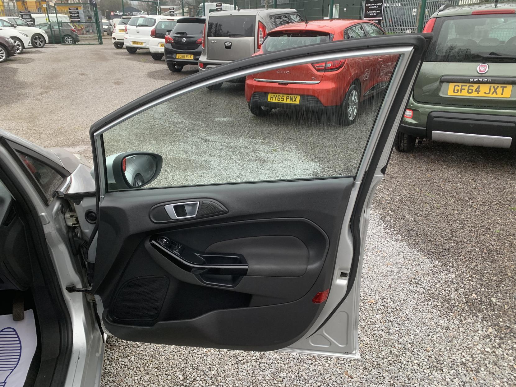 Ford Fiesta 1.25 Zetec Hatchback 5dr Petrol Manual Euro 5 (82 ps)