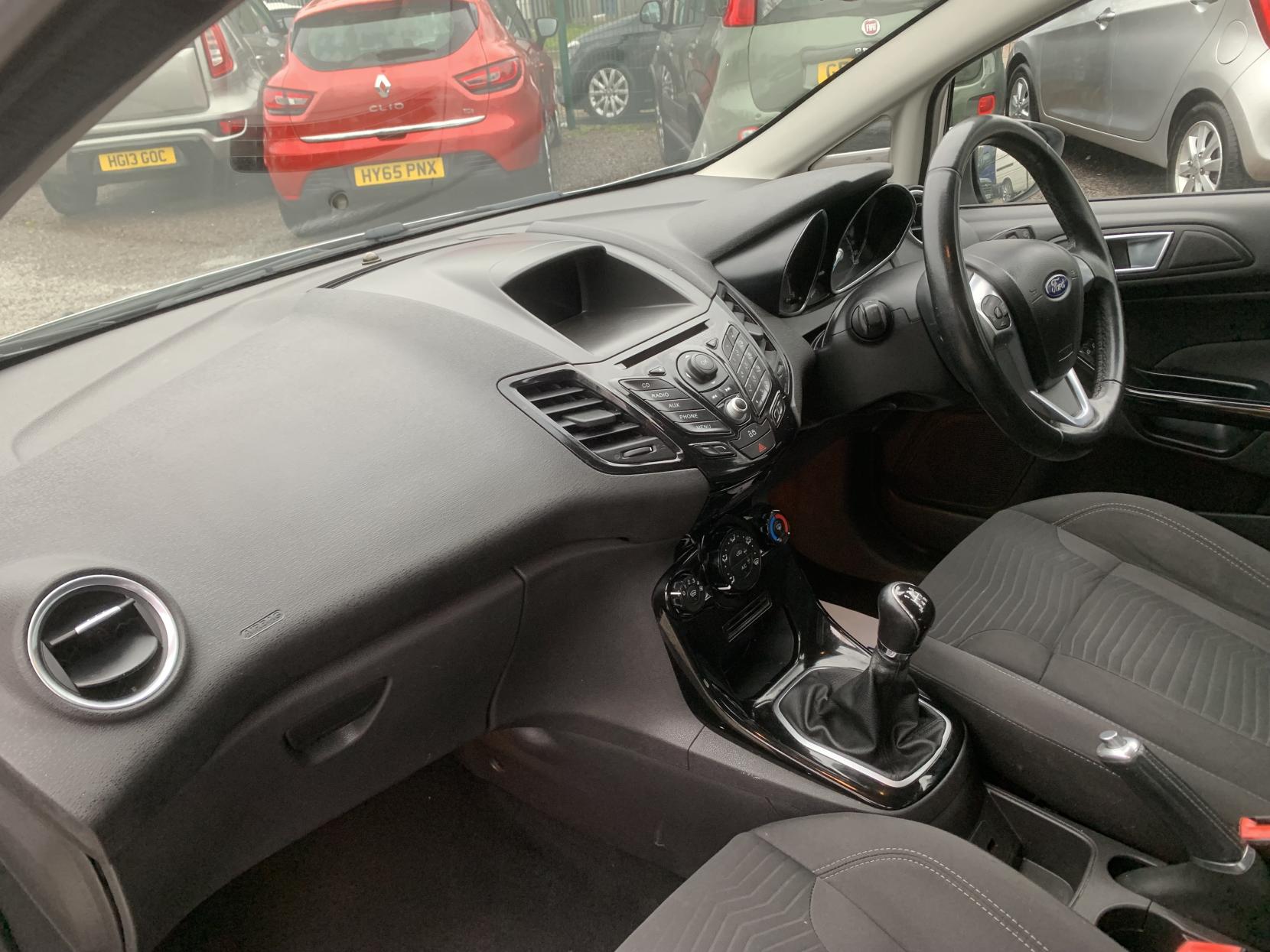 Ford Fiesta 1.25 Zetec Hatchback 5dr Petrol Manual Euro 5 (82 ps)