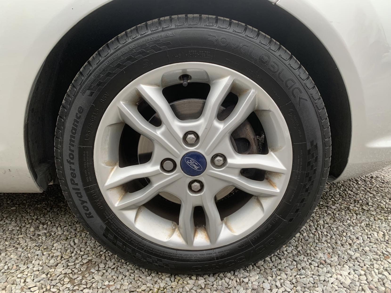 Ford Fiesta 1.25 Zetec Hatchback 5dr Petrol Manual Euro 5 (82 ps)