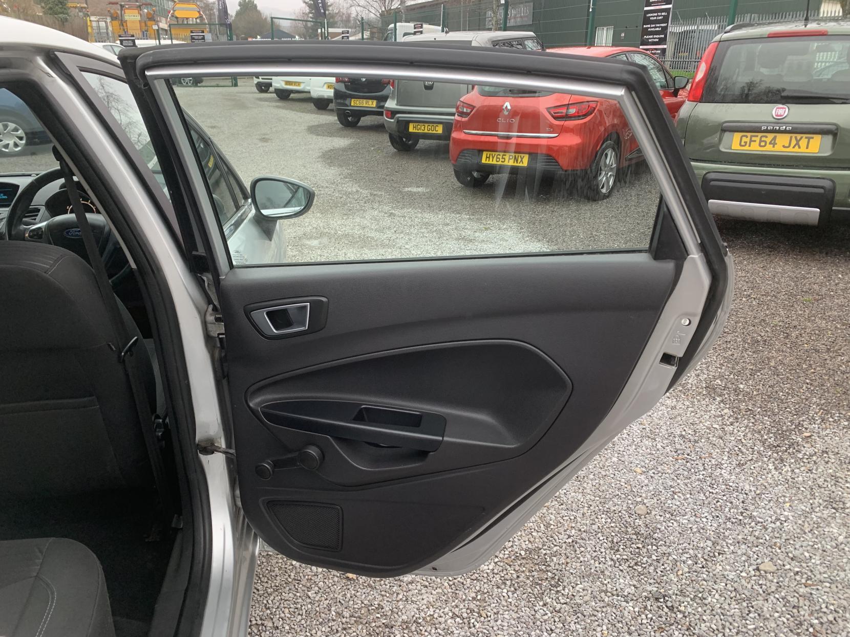 Ford Fiesta 1.25 Zetec Hatchback 5dr Petrol Manual Euro 5 (82 ps)