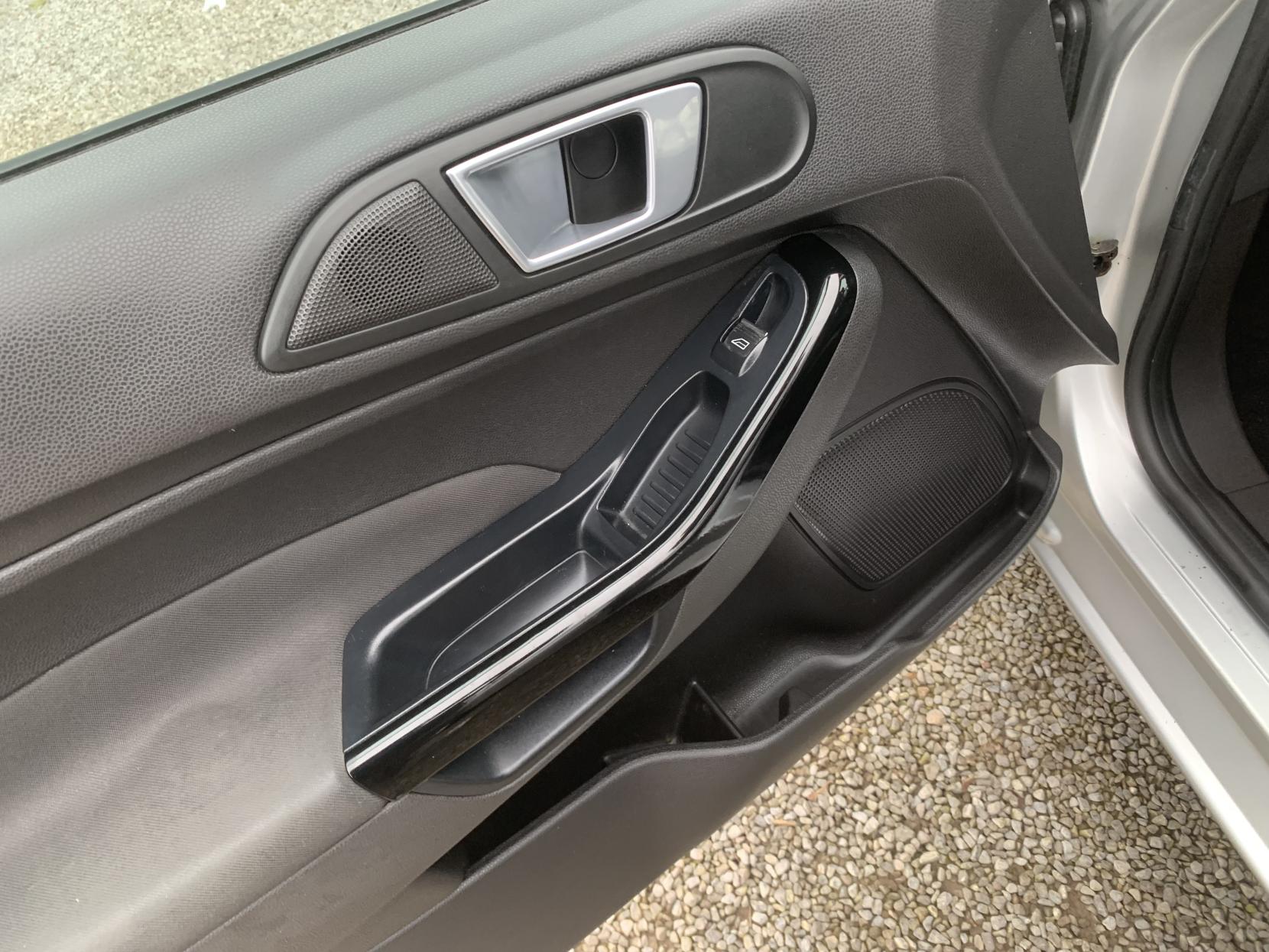 Ford Fiesta 1.25 Zetec Hatchback 5dr Petrol Manual Euro 5 (82 ps)