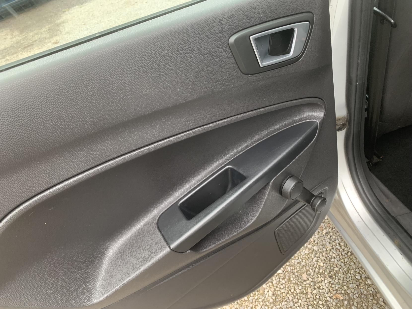 Ford Fiesta 1.25 Zetec Hatchback 5dr Petrol Manual Euro 5 (82 ps)