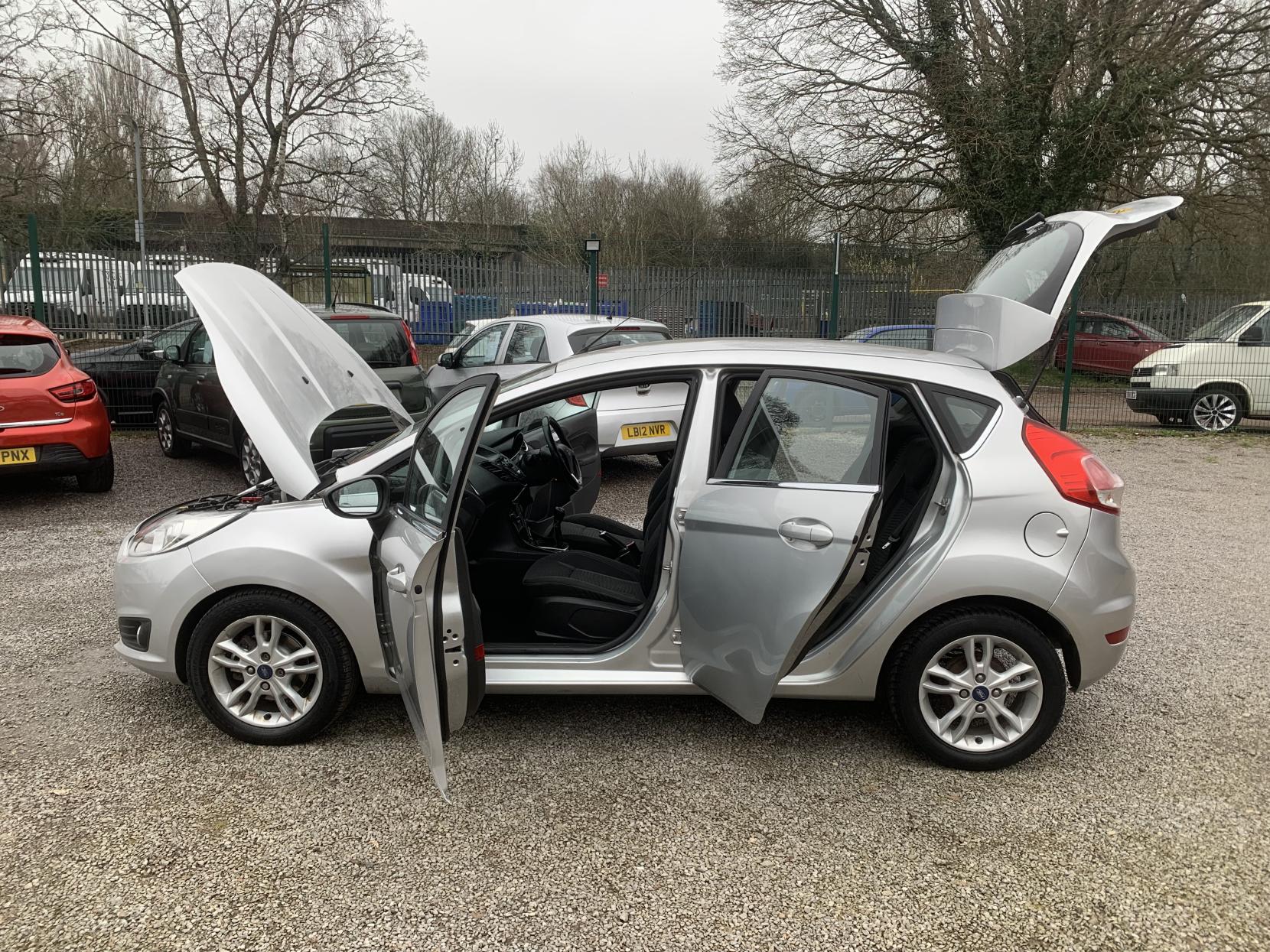 Ford Fiesta 1.25 Zetec Hatchback 5dr Petrol Manual Euro 5 (82 ps)