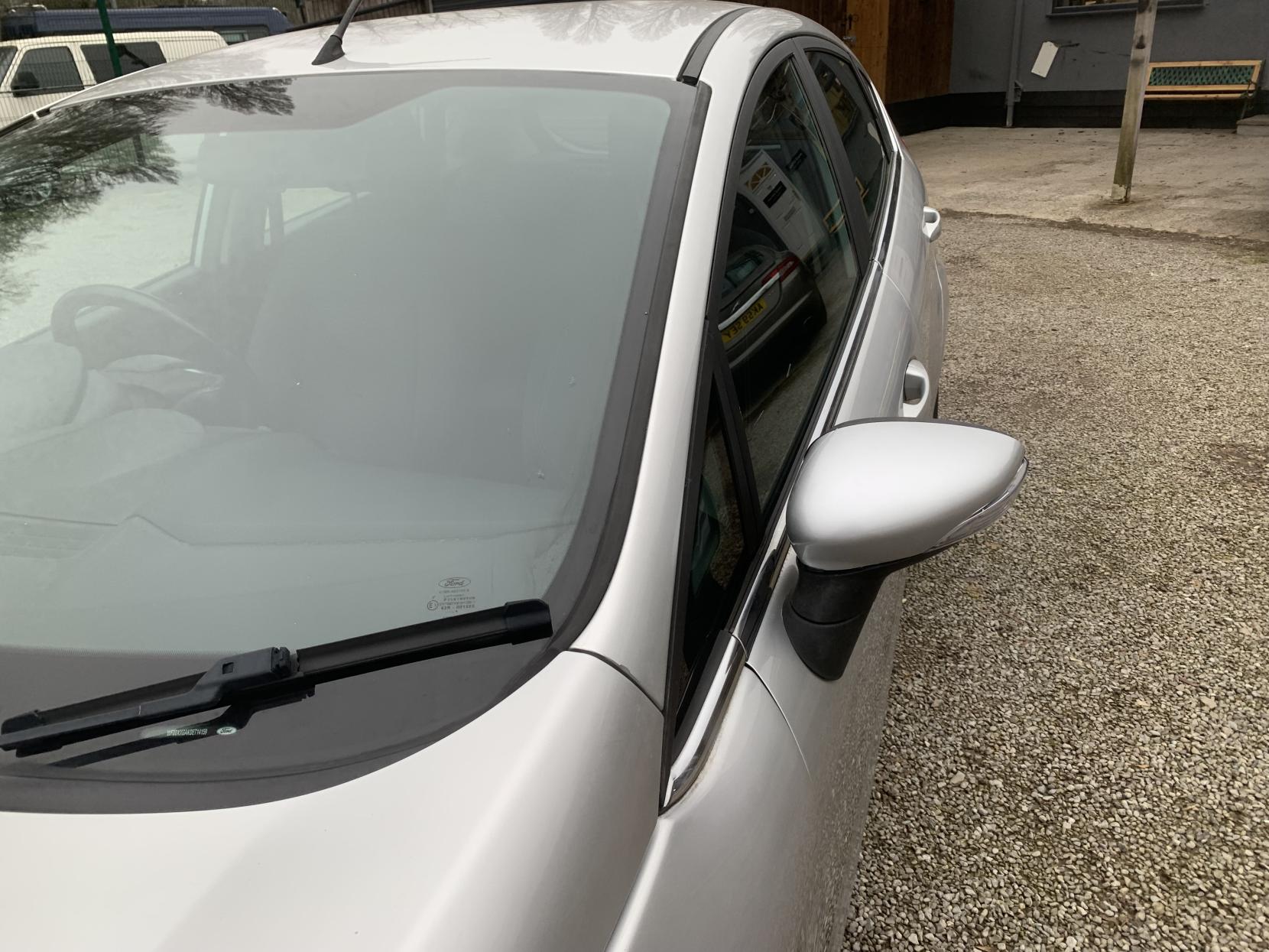 Ford Fiesta 1.25 Zetec Hatchback 5dr Petrol Manual Euro 5 (82 ps)