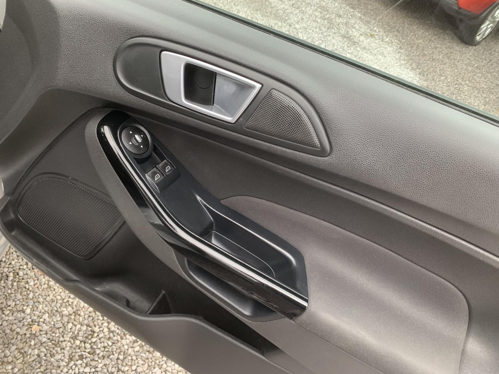 Ford Fiesta 1.25 Zetec Hatchback 5dr Petrol Manual Euro 5 (82 ps)