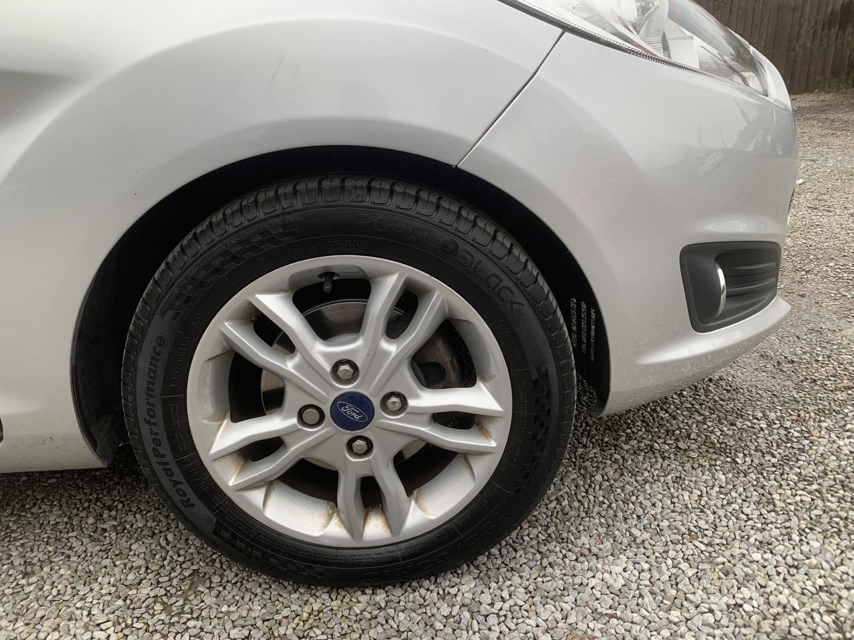 Ford Fiesta 1.25 Zetec Hatchback 5dr Petrol Manual Euro 5 (82 ps)