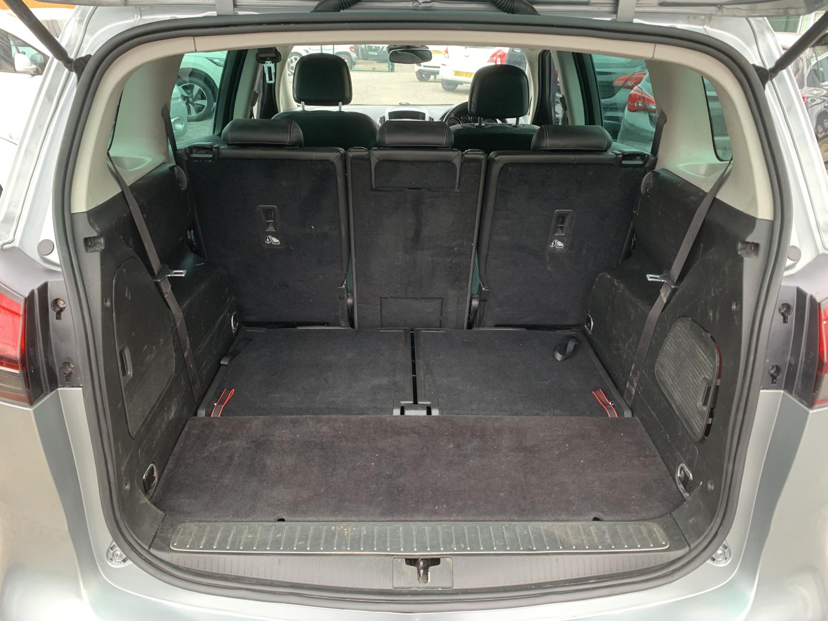 Vauxhall Zafira Tourer 2.0 CDTi SE MPV 5dr Diesel Auto Euro 5 (165 ps)