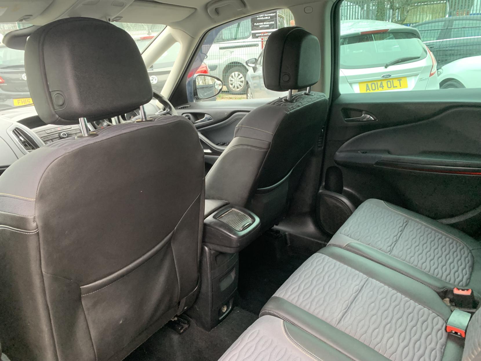 Vauxhall Zafira Tourer 2.0 CDTi SE MPV 5dr Diesel Auto Euro 5 (165 ps)