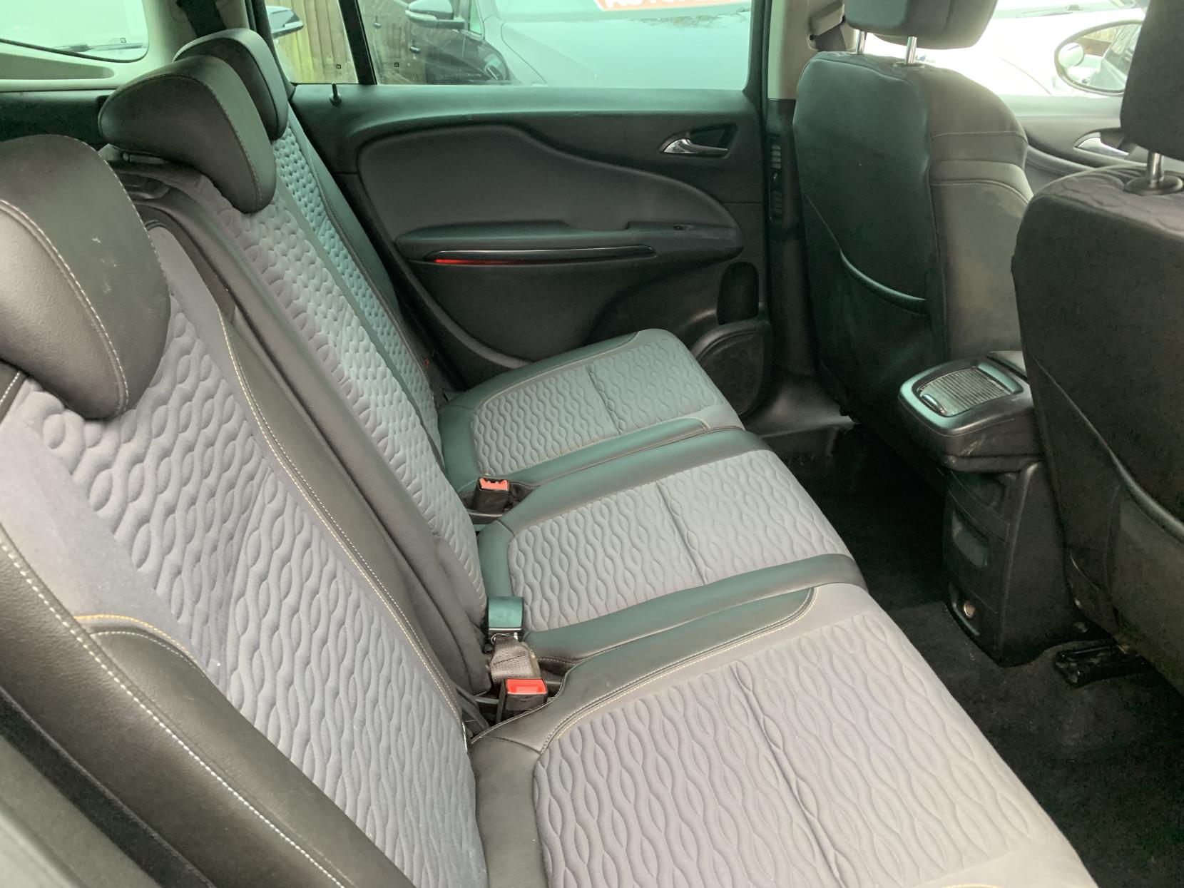 Vauxhall Zafira Tourer 2.0 CDTi SE MPV 5dr Diesel Auto Euro 5 (165 ps)