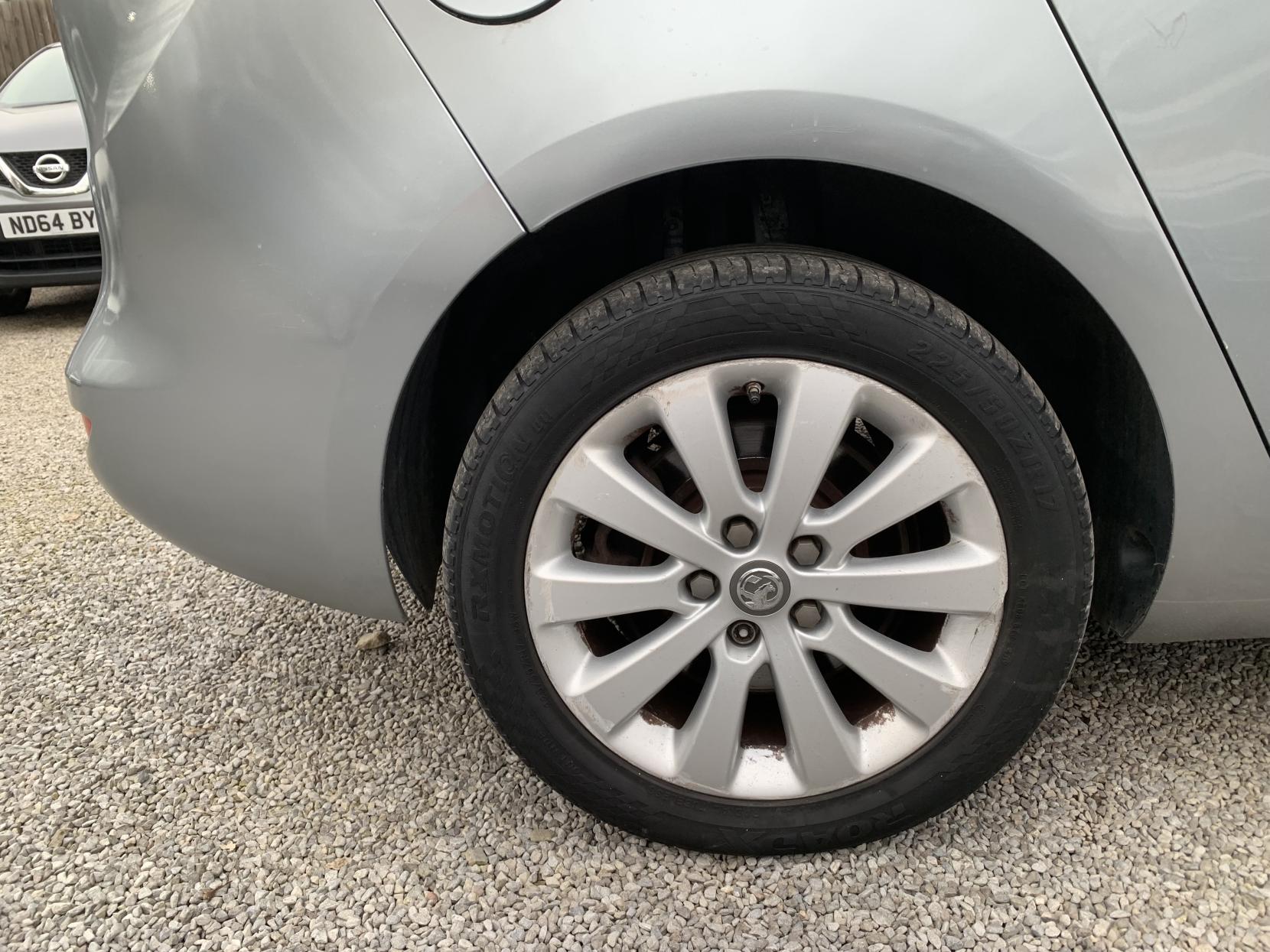 Vauxhall Zafira Tourer 2.0 CDTi SE MPV 5dr Diesel Auto Euro 5 (165 ps)