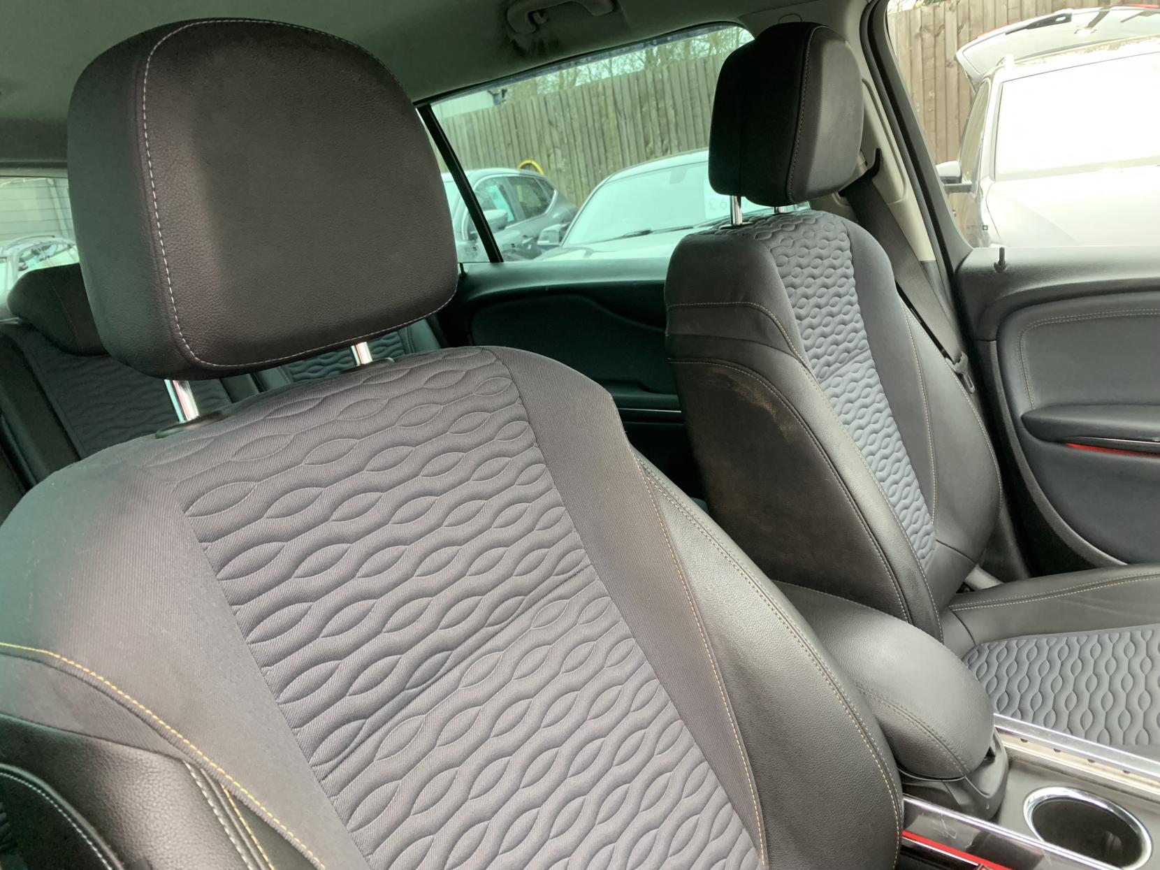 Vauxhall Zafira Tourer 2.0 CDTi SE MPV 5dr Diesel Auto Euro 5 (165 ps)