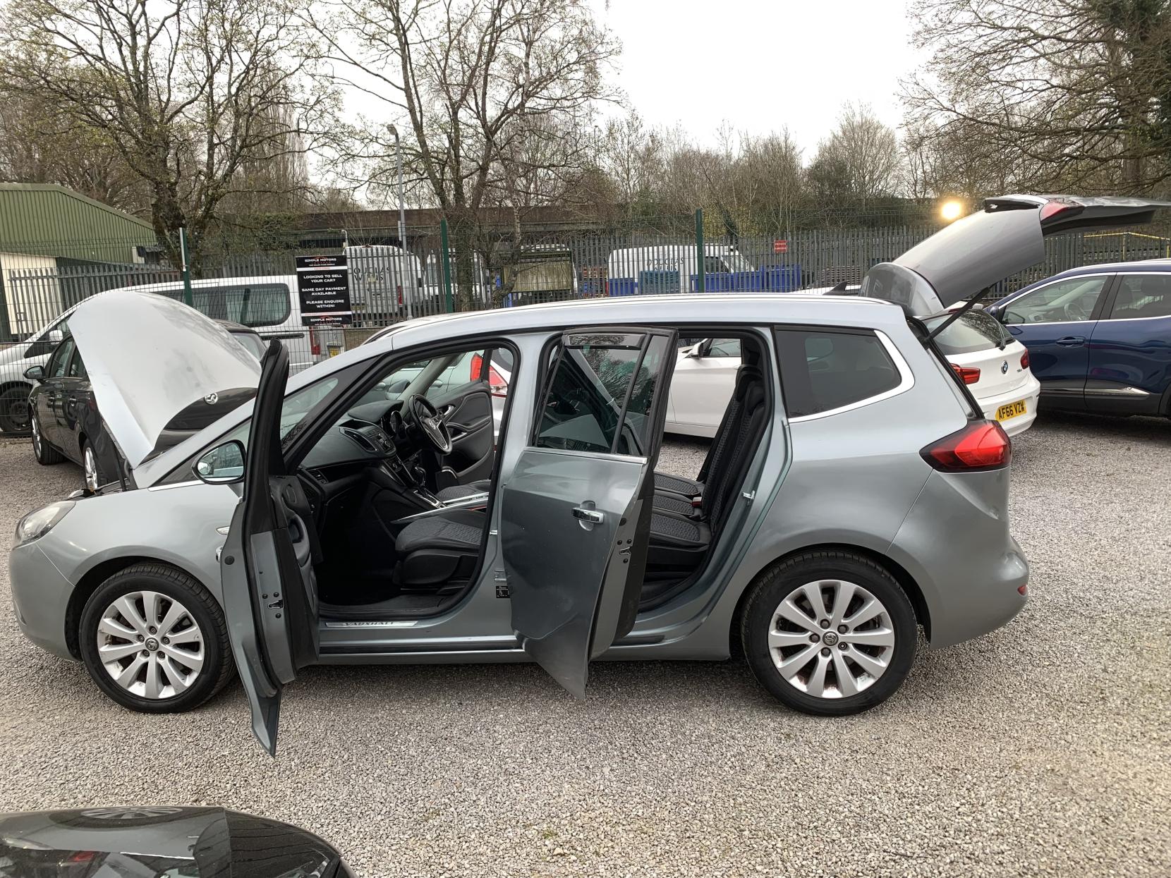 Vauxhall Zafira Tourer 2.0 CDTi SE MPV 5dr Diesel Auto Euro 5 (165 ps)