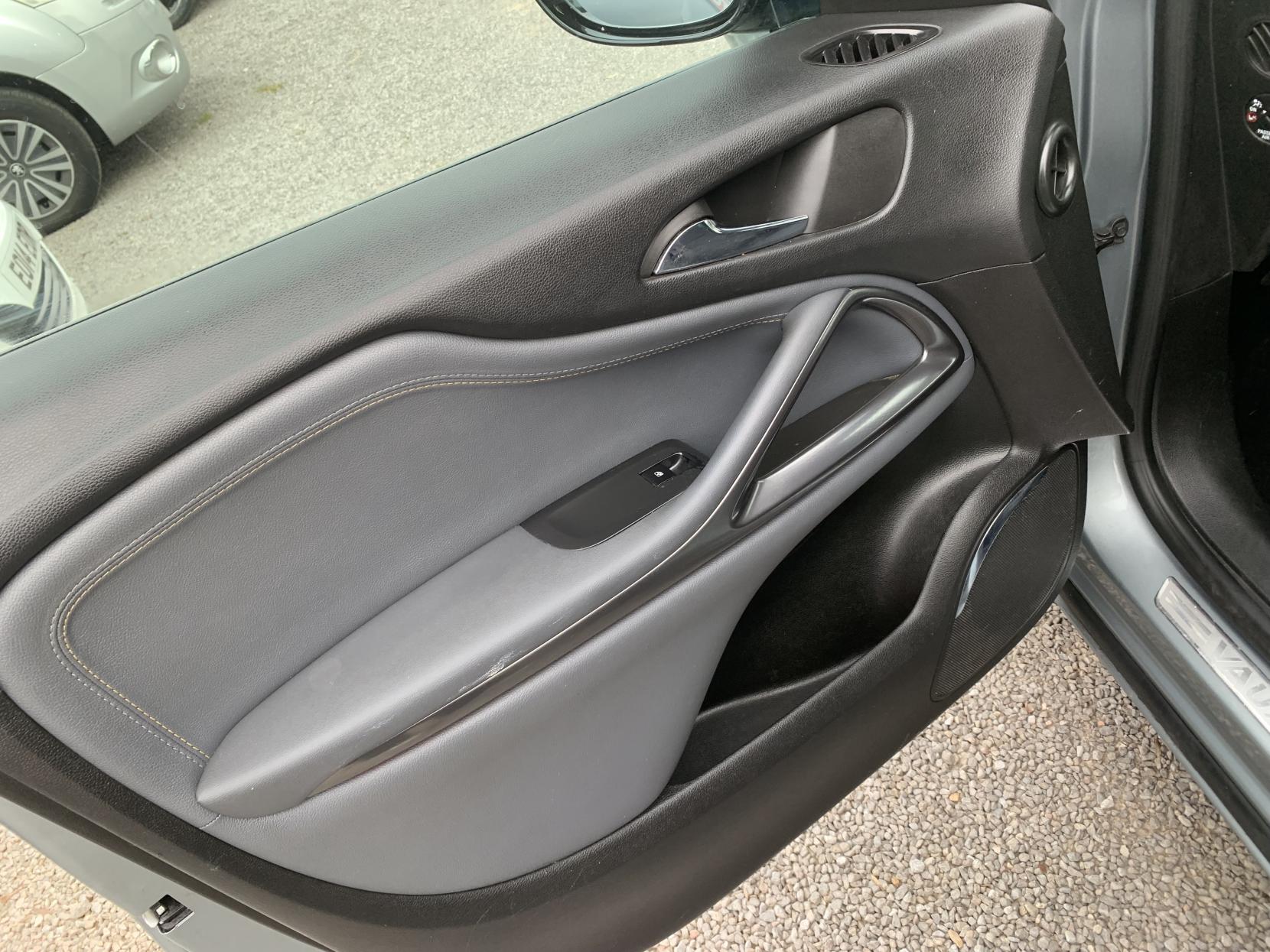 Vauxhall Zafira Tourer 2.0 CDTi SE MPV 5dr Diesel Auto Euro 5 (165 ps)