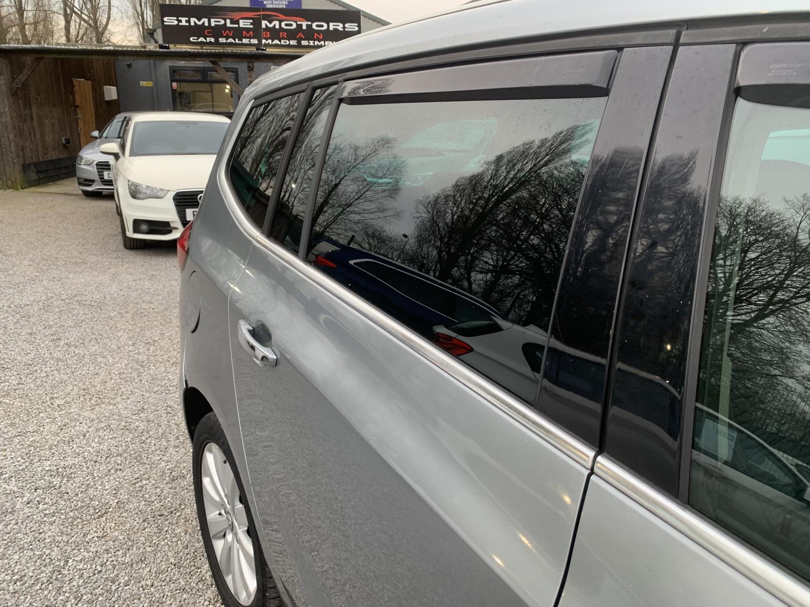 Vauxhall Zafira Tourer 2.0 CDTi SE MPV 5dr Diesel Auto Euro 5 (165 ps)