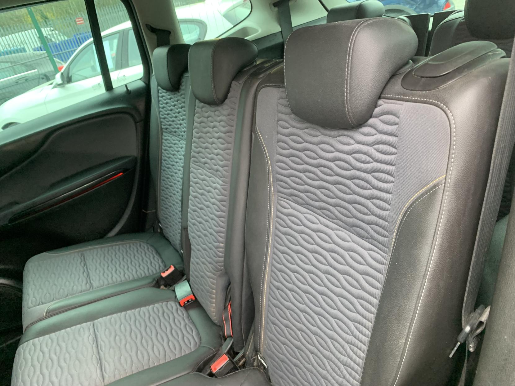 Vauxhall Zafira Tourer 2.0 CDTi SE MPV 5dr Diesel Auto Euro 5 (165 ps)