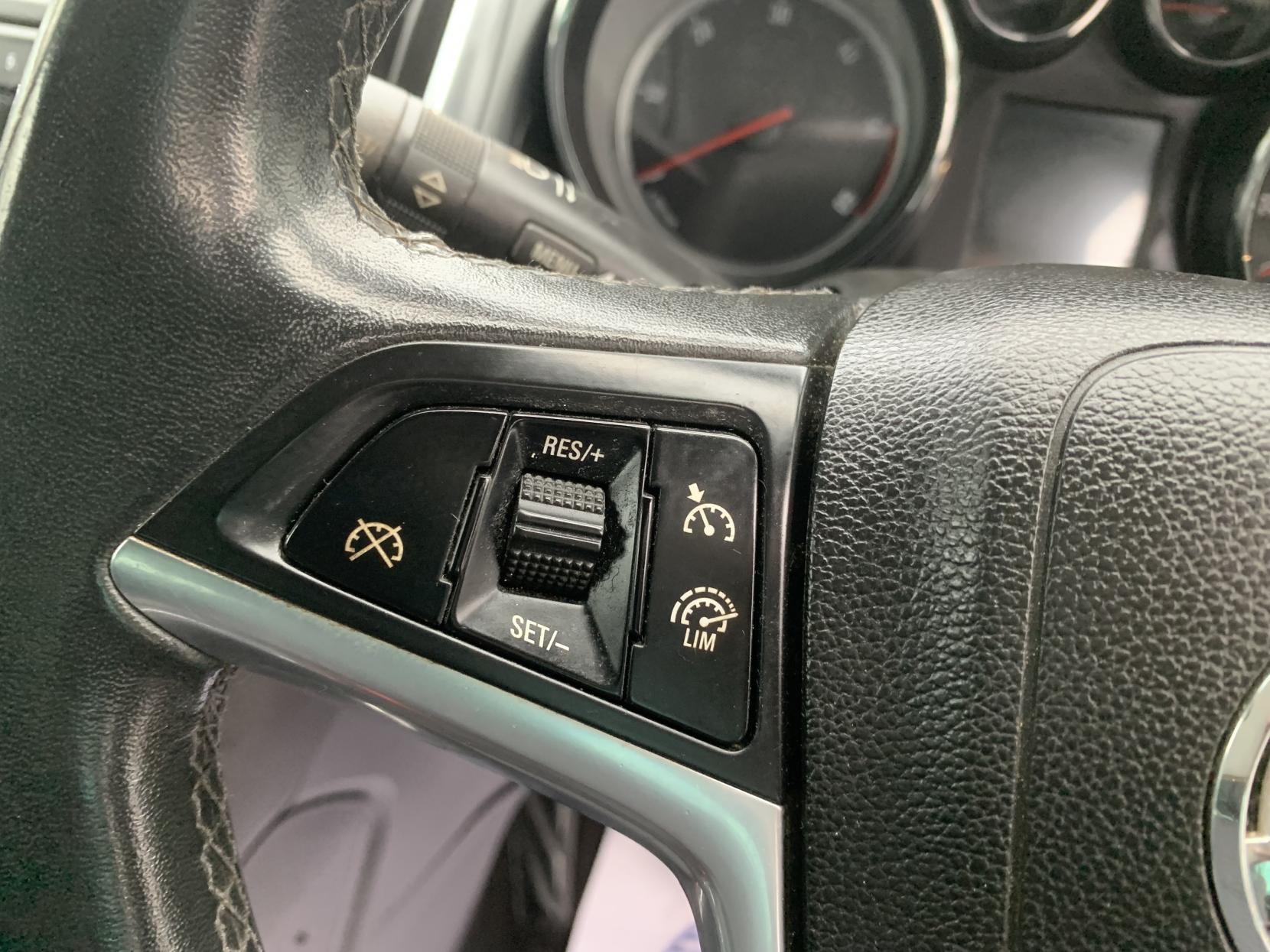 Vauxhall Zafira Tourer 2.0 CDTi SE MPV 5dr Diesel Auto Euro 5 (165 ps)