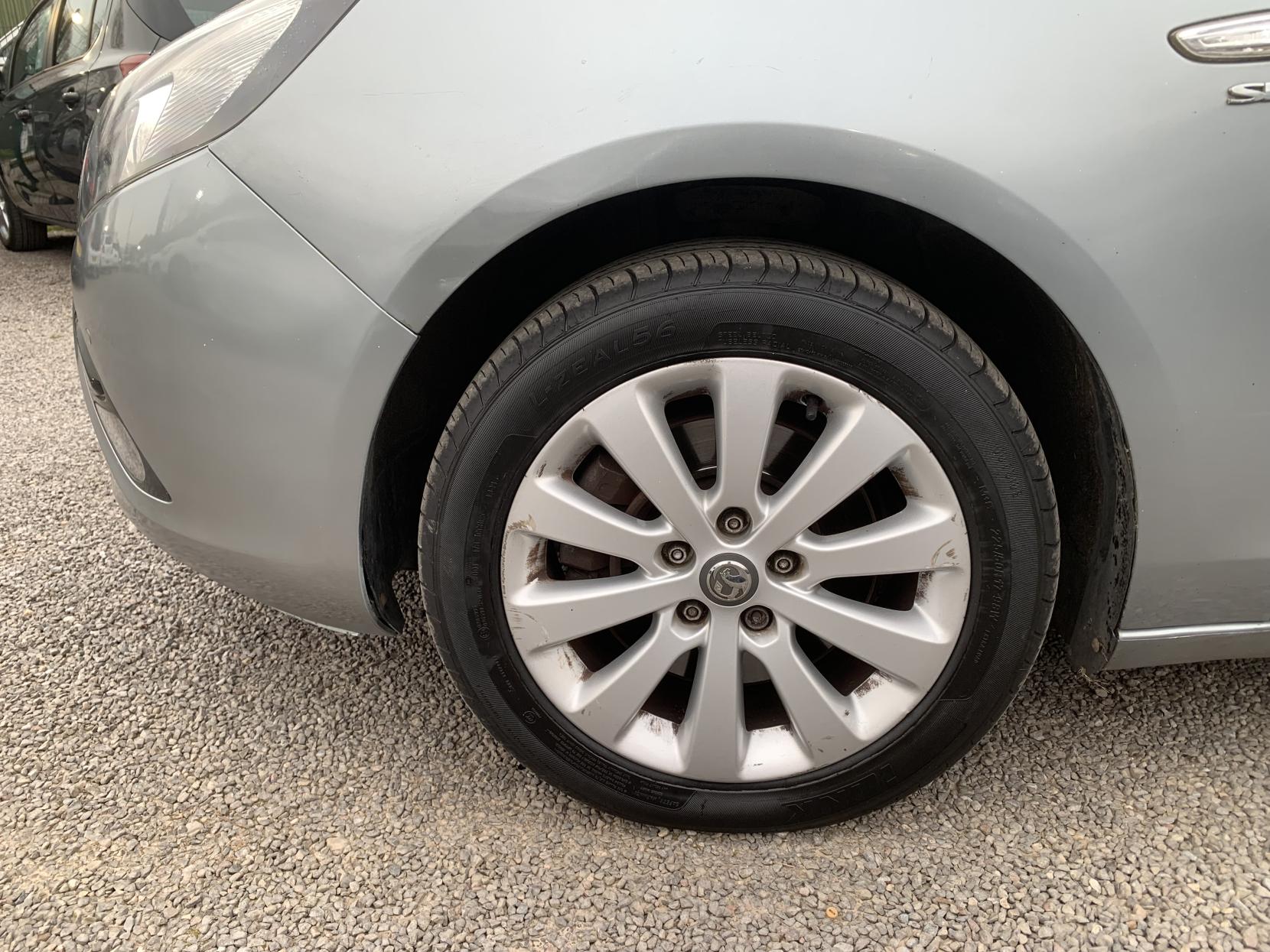 Vauxhall Zafira Tourer 2.0 CDTi SE MPV 5dr Diesel Auto Euro 5 (165 ps)