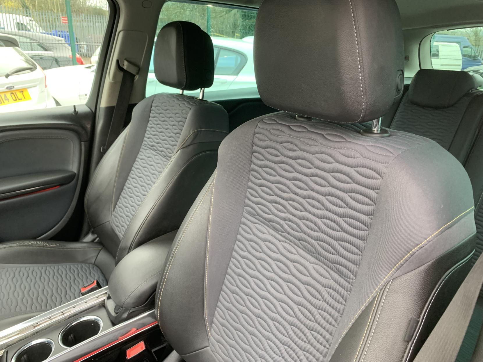 Vauxhall Zafira Tourer 2.0 CDTi SE MPV 5dr Diesel Auto Euro 5 (165 ps)