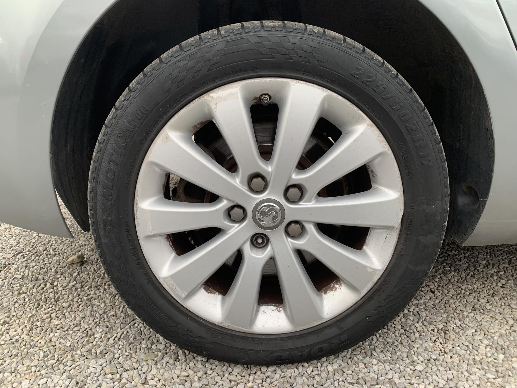 Vauxhall Zafira Tourer 2.0 CDTi SE MPV 5dr Diesel Auto Euro 5 (165 ps)